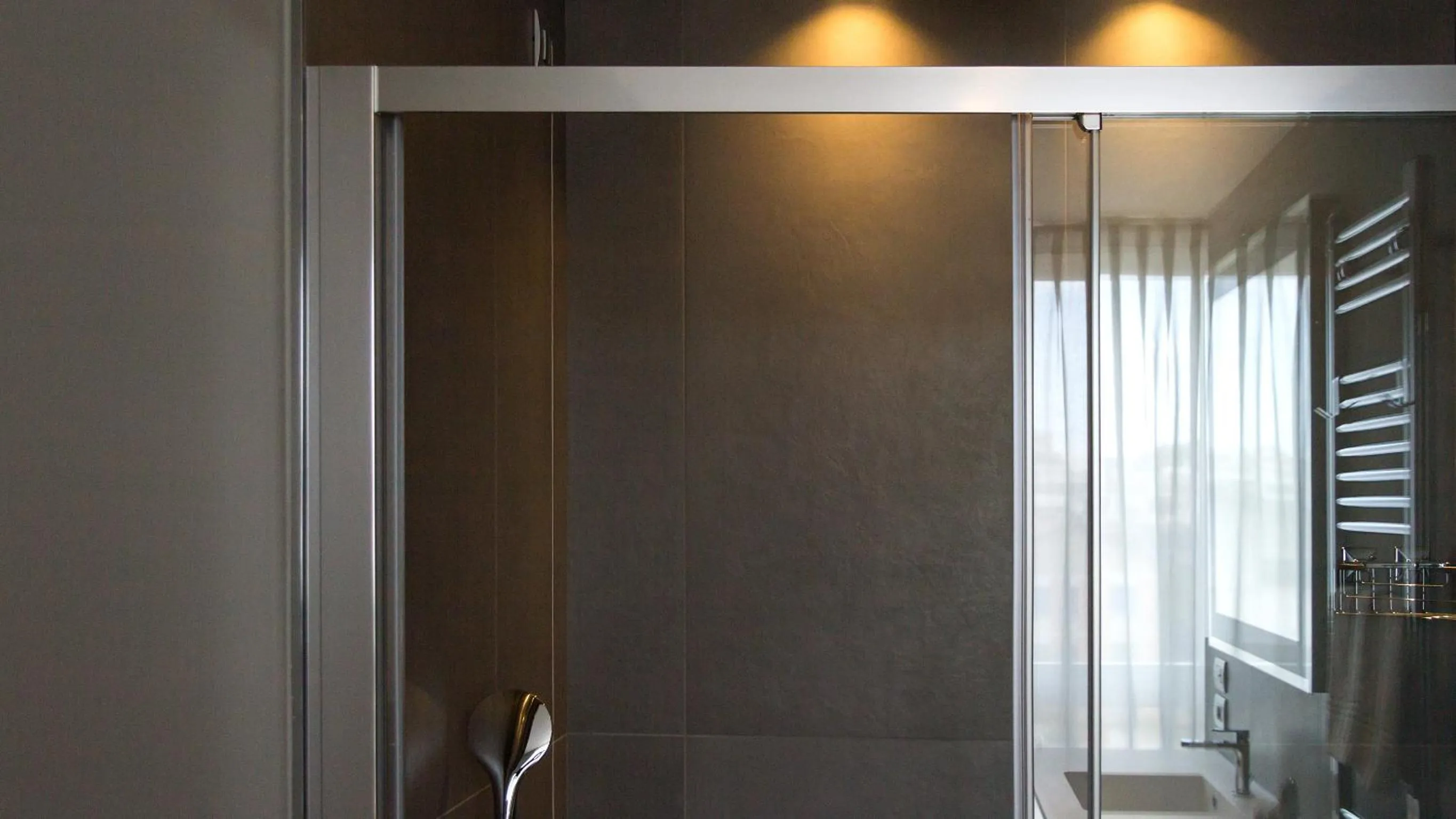 Shower in G Hotel Pescara