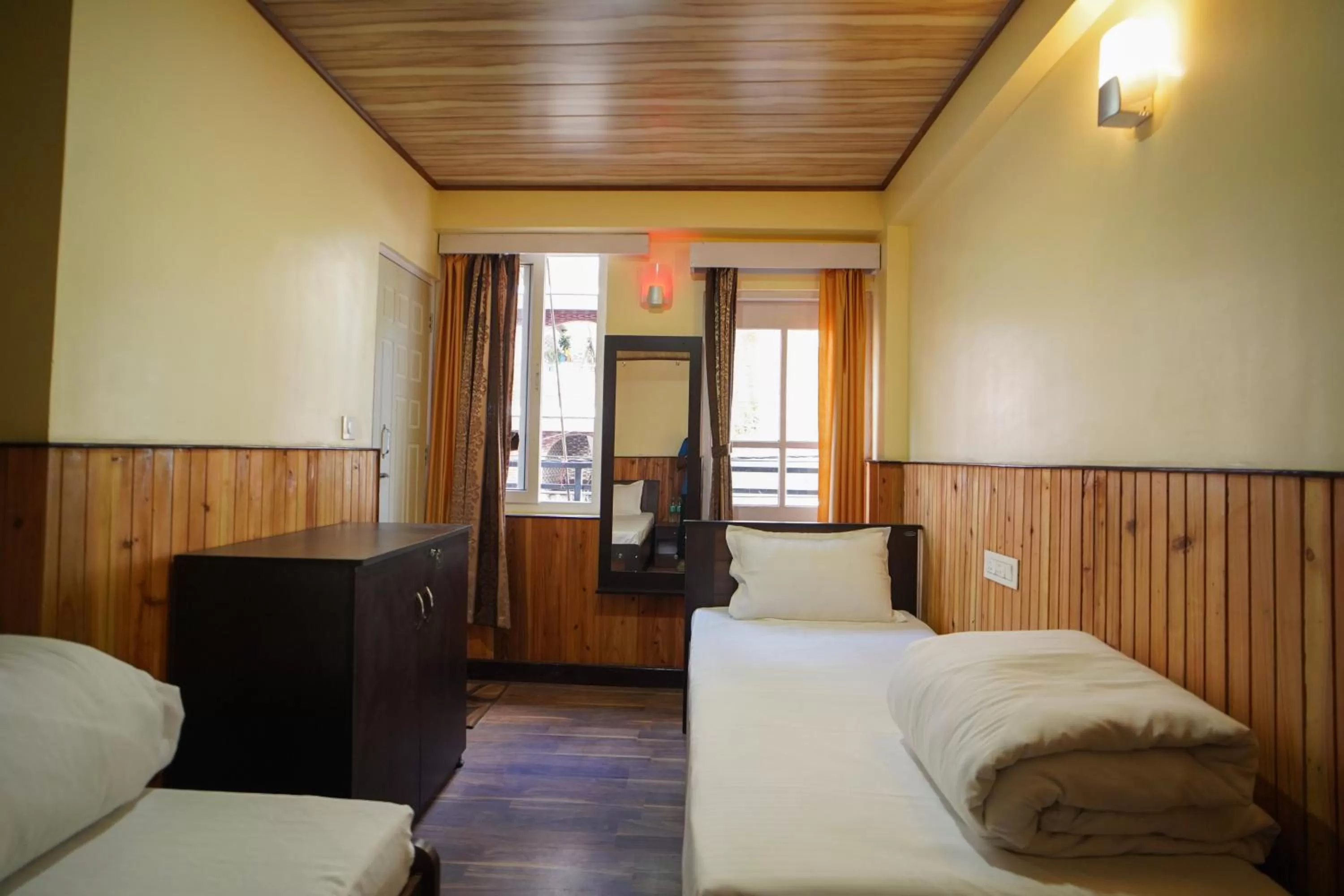 Property building, Bed in Hotel Hill Queen near Sherpa Gumba Darjeeling Mall 5 Min Couple Friendly