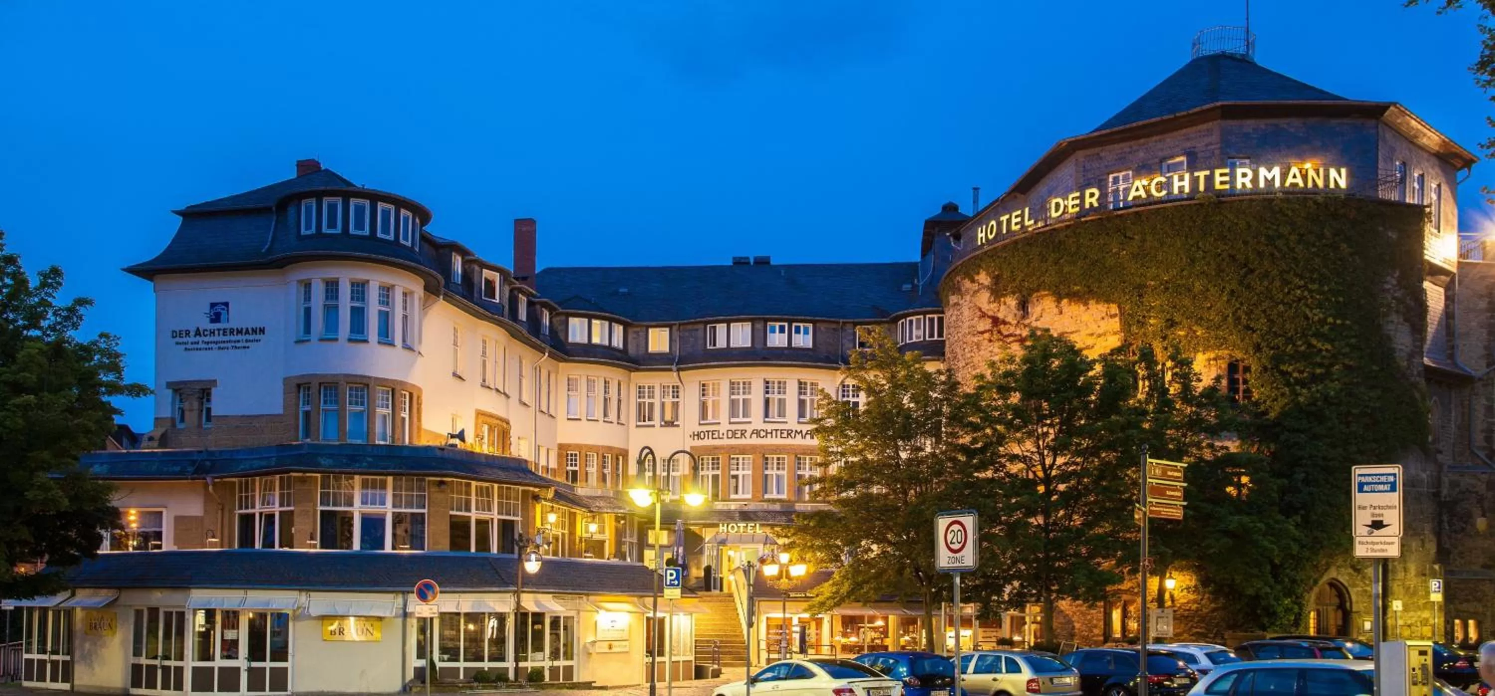 Property building in Hotel Der Achtermann