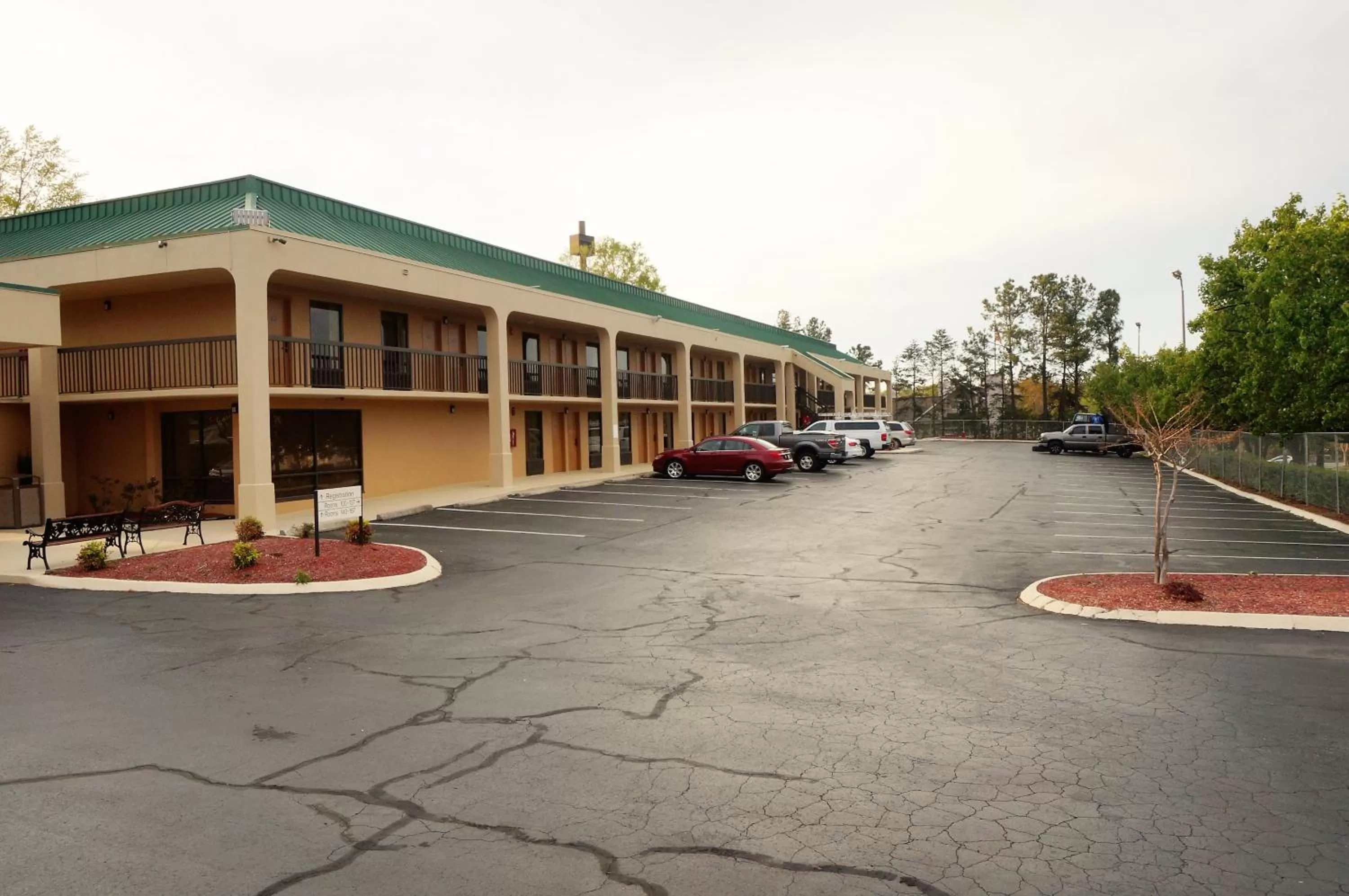 Property building in Howard Johnson by Wyndham Greensboro Near the Coliseum