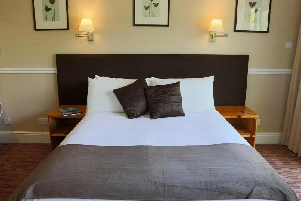 Bedroom, Bed in Inn On The Lake