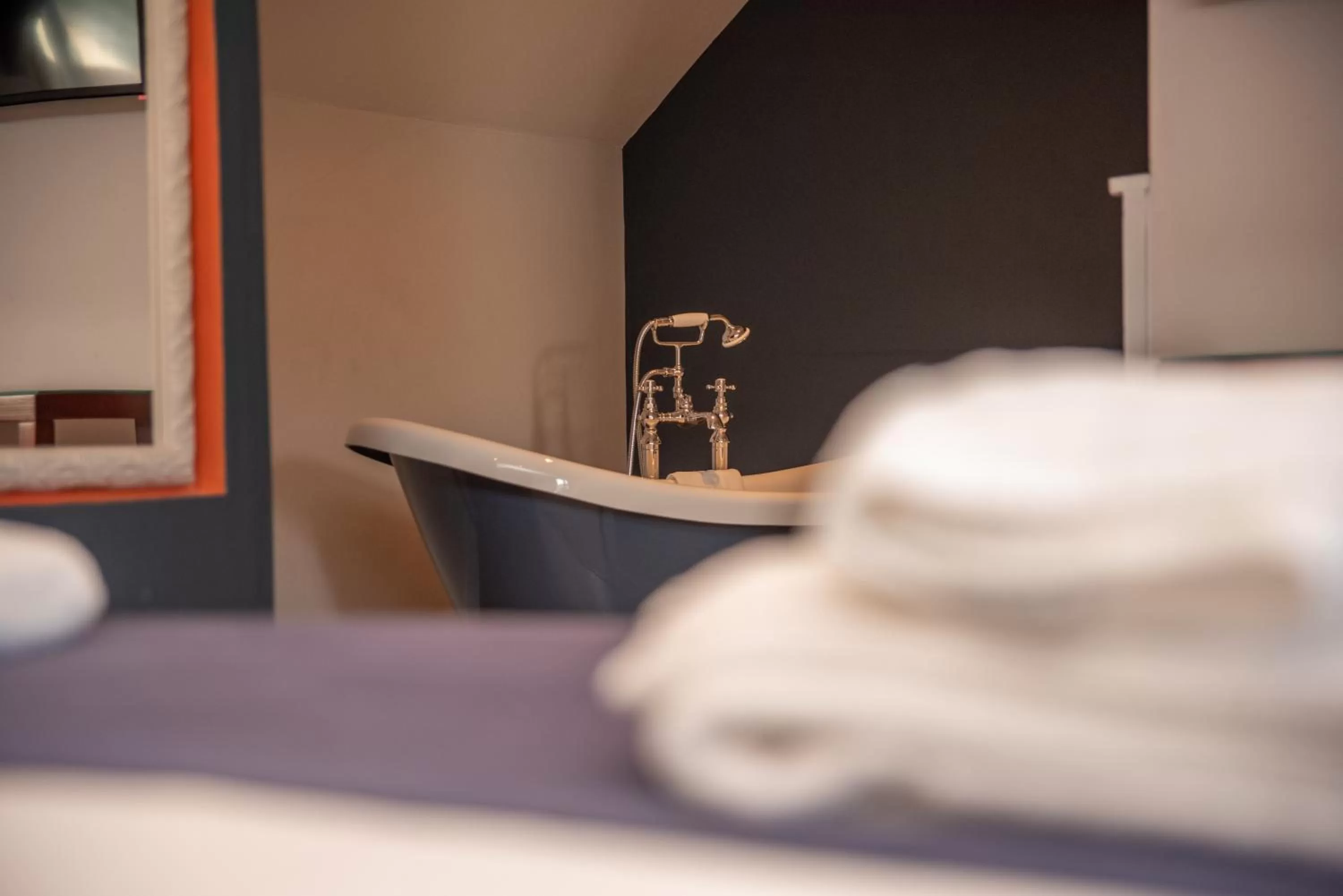 Bed in The Oak House Hotel