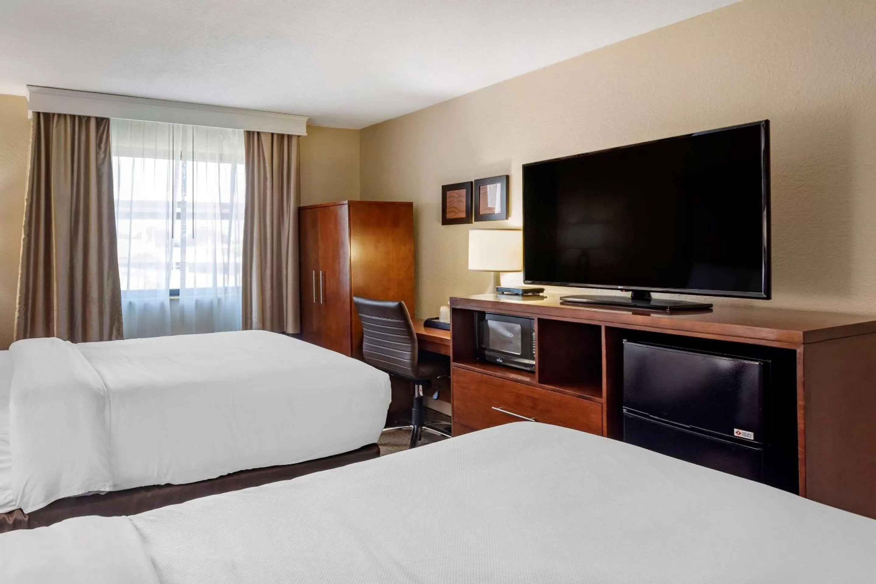 Photo of the whole room, Bed in Comfort Inn Nashville West