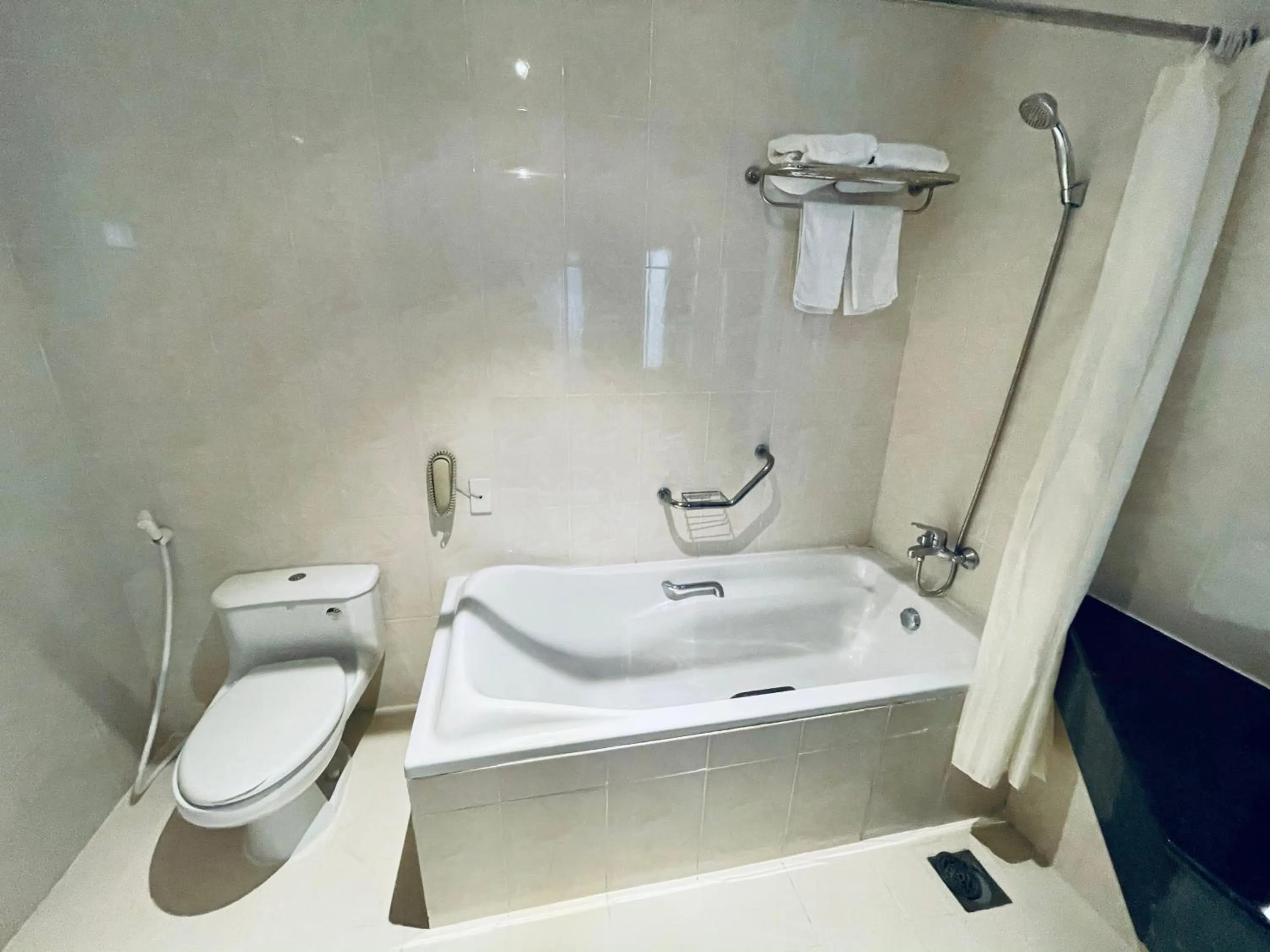 Bathroom in Sai Gon Phu Yen Hotel