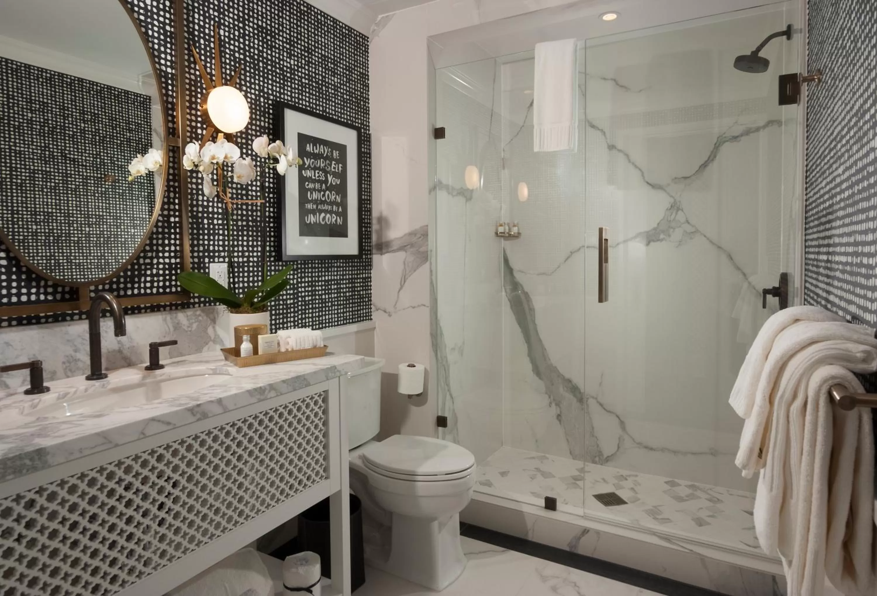 Shower in Hotel Californian