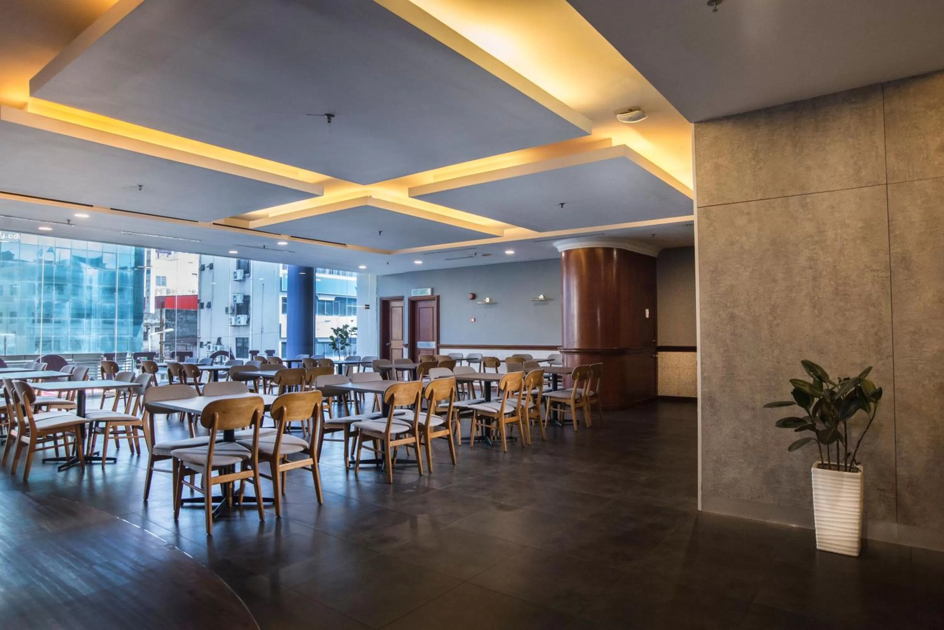 Restaurant/places to eat in Classic Hotel