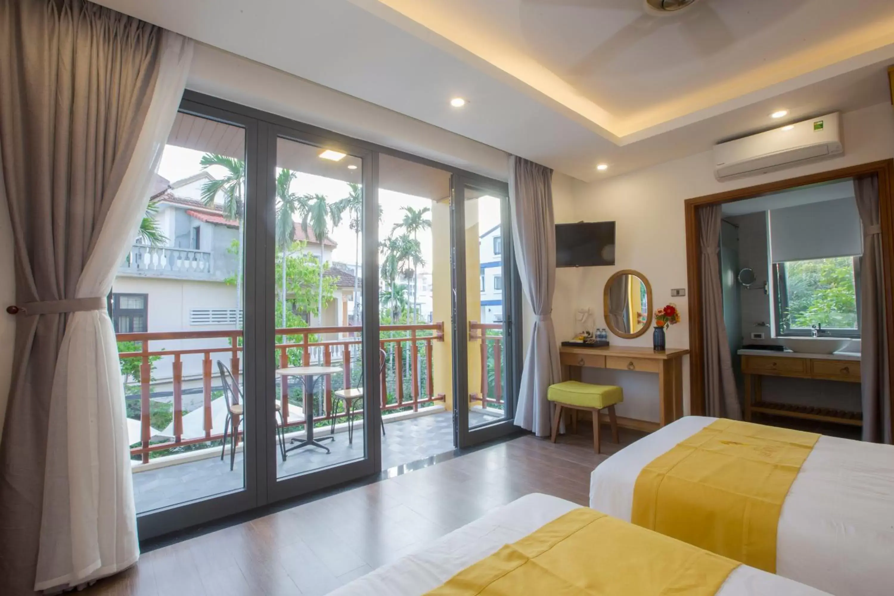 Superior Double or Twin Room with Balcony in MaiChi Villa Hoi An Superior Double or Twin Room with Balcony in MaiChi Villa Hoi An
