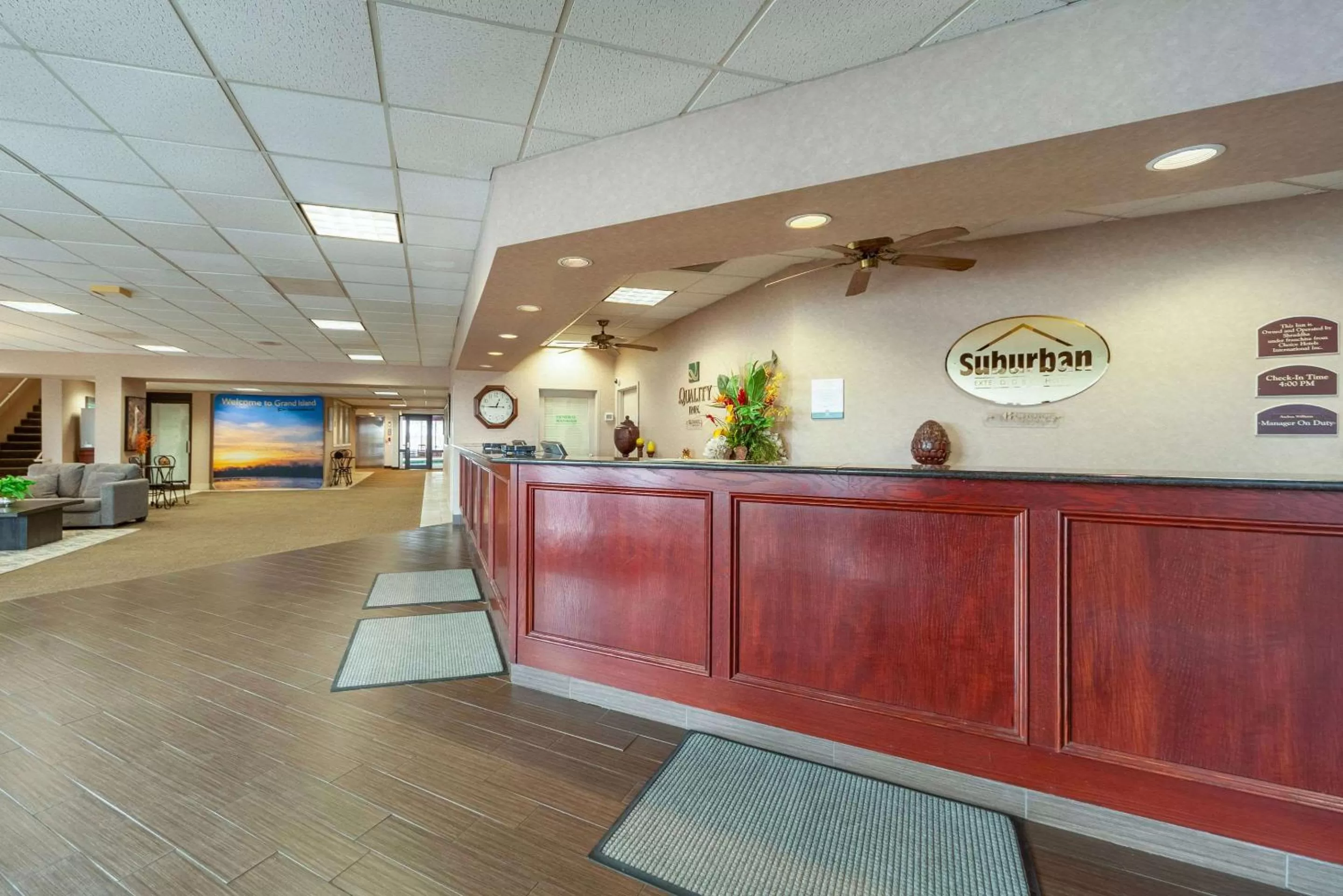 Lobby or reception in Suburban Studios I-80 Grand Island