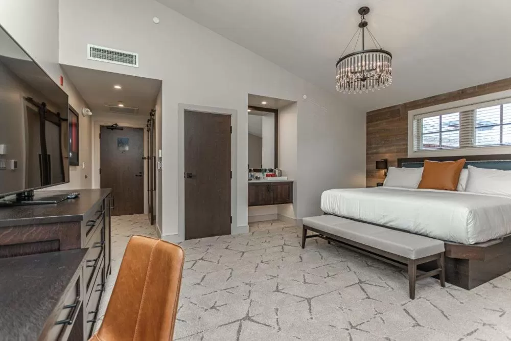 Bed in Ghost Light Inn