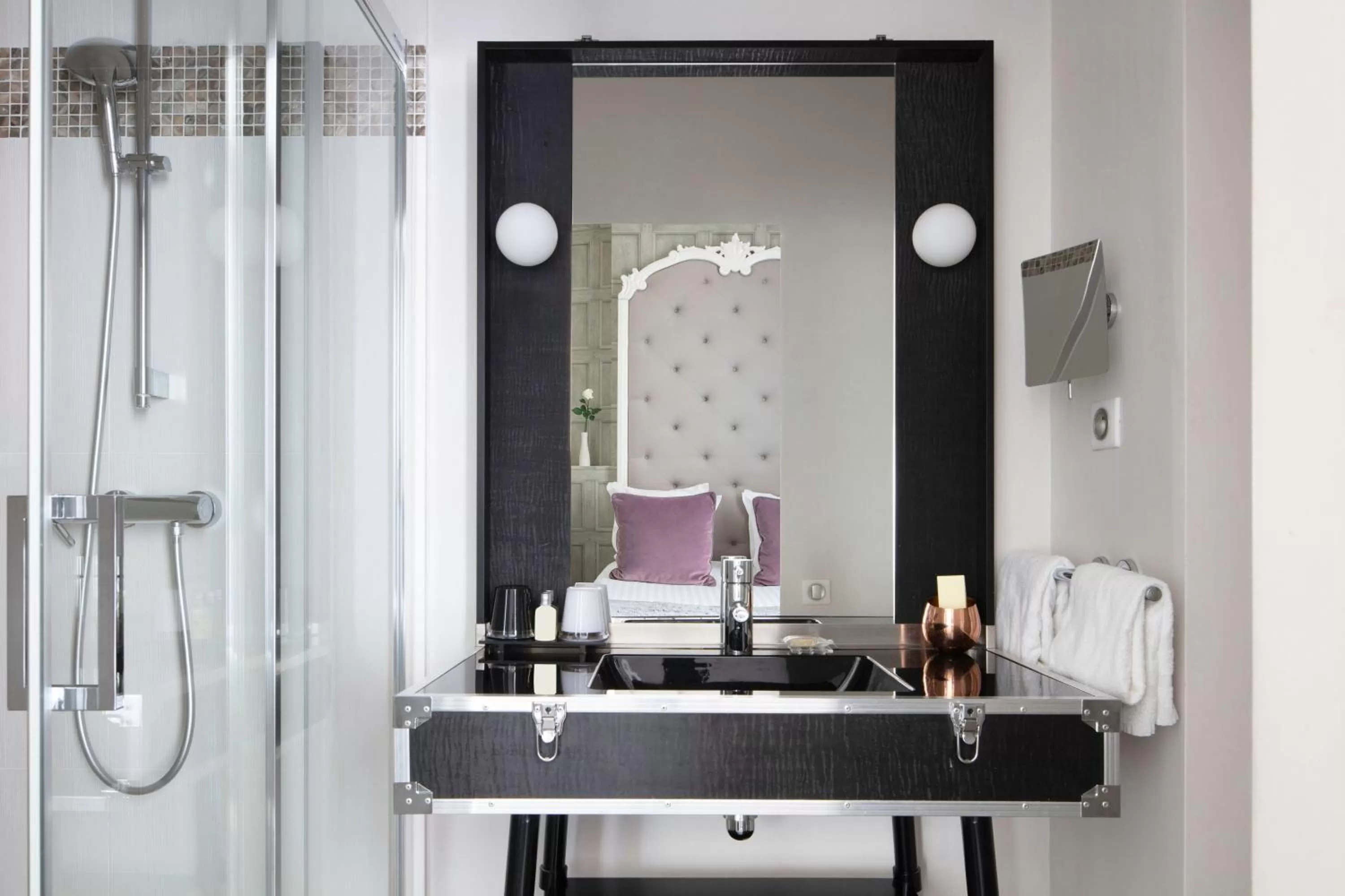 Bathroom in Le 123 Sébastopol - Astotel