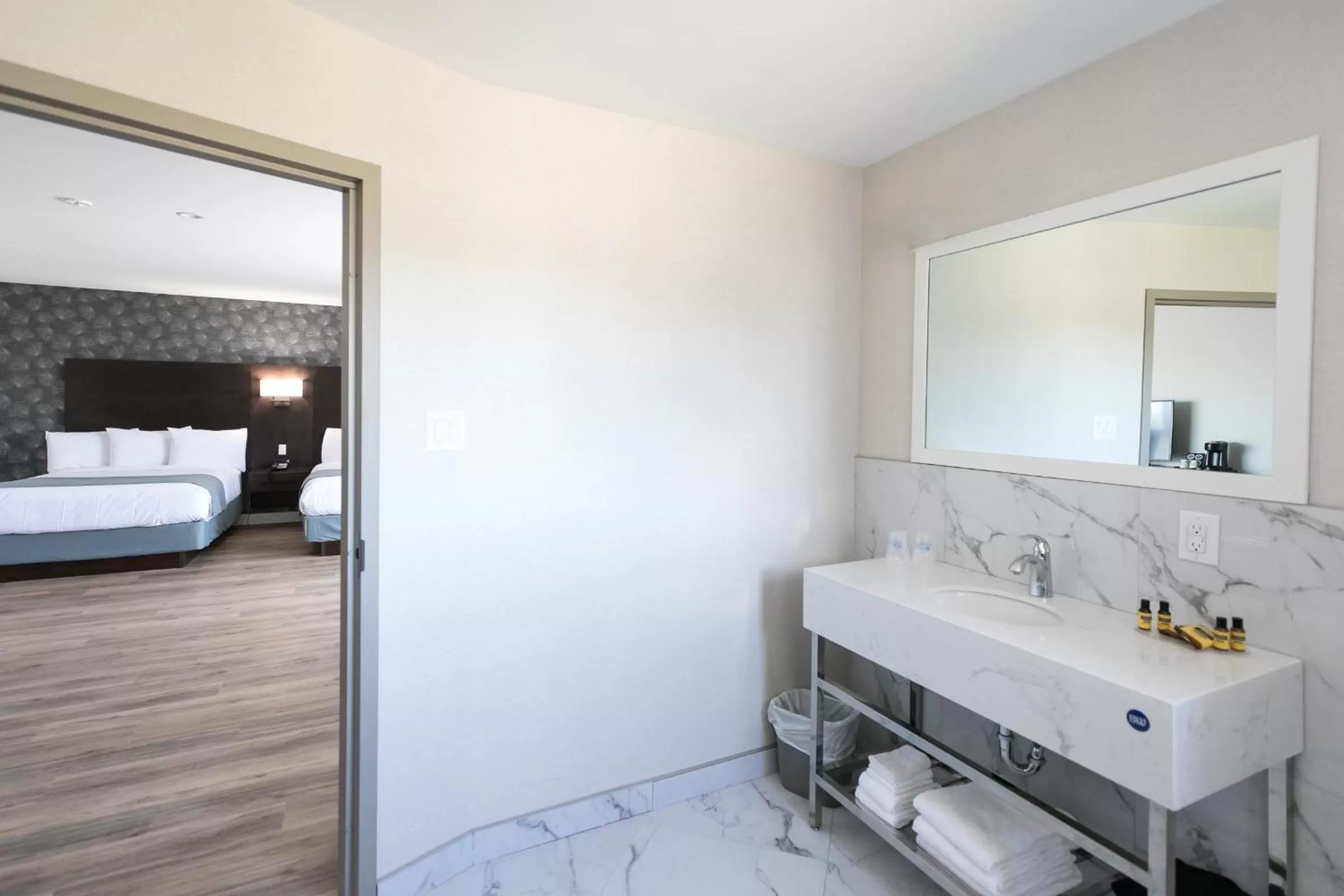 Bathroom, Bed in Best Western Plus Montreal East