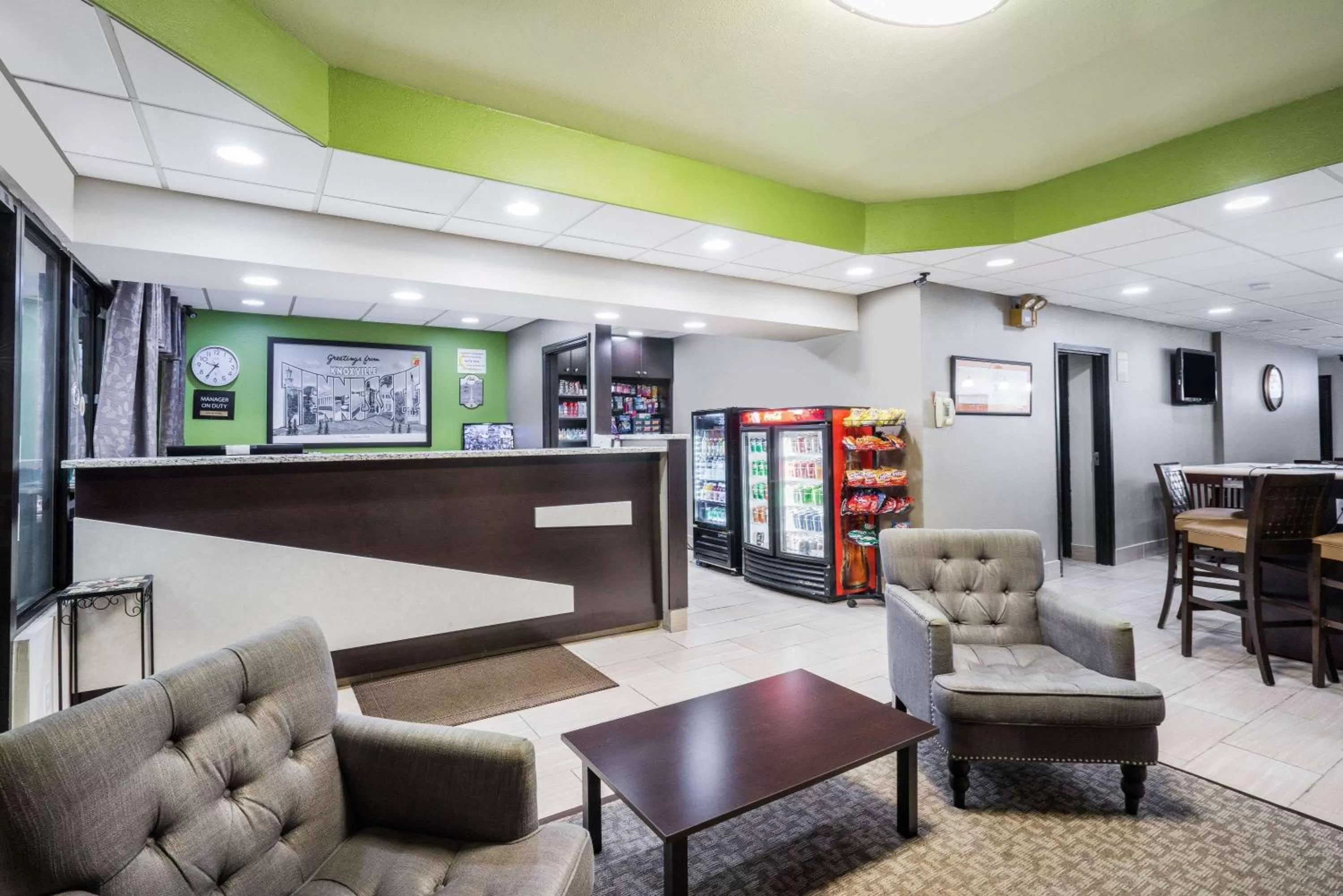 Lobby or reception in Super 8 by Wyndham Knoxville West/Farragut
