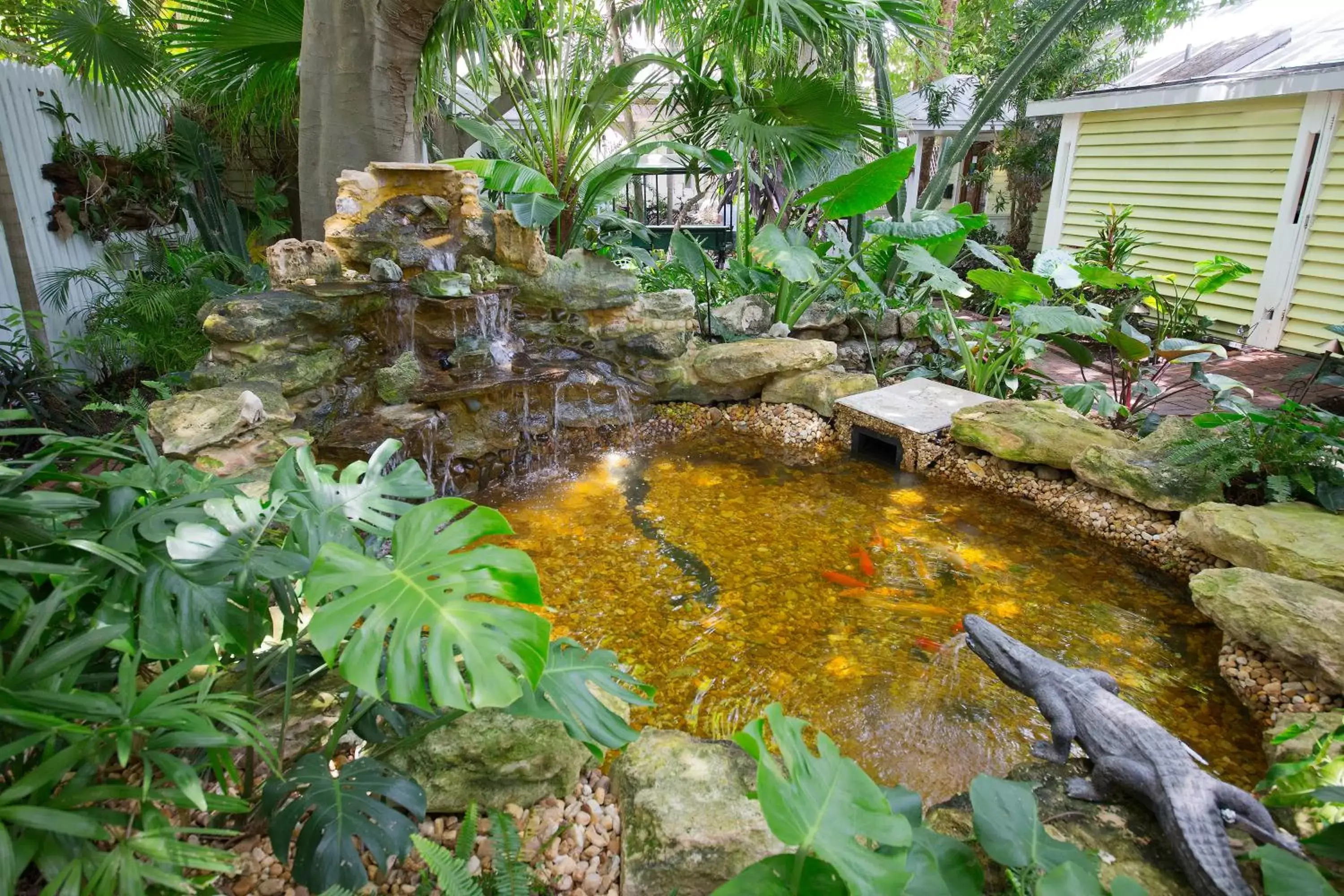 Arch House Street Queen Studio in Island City House Arch House Street Queen Studio in Island City House