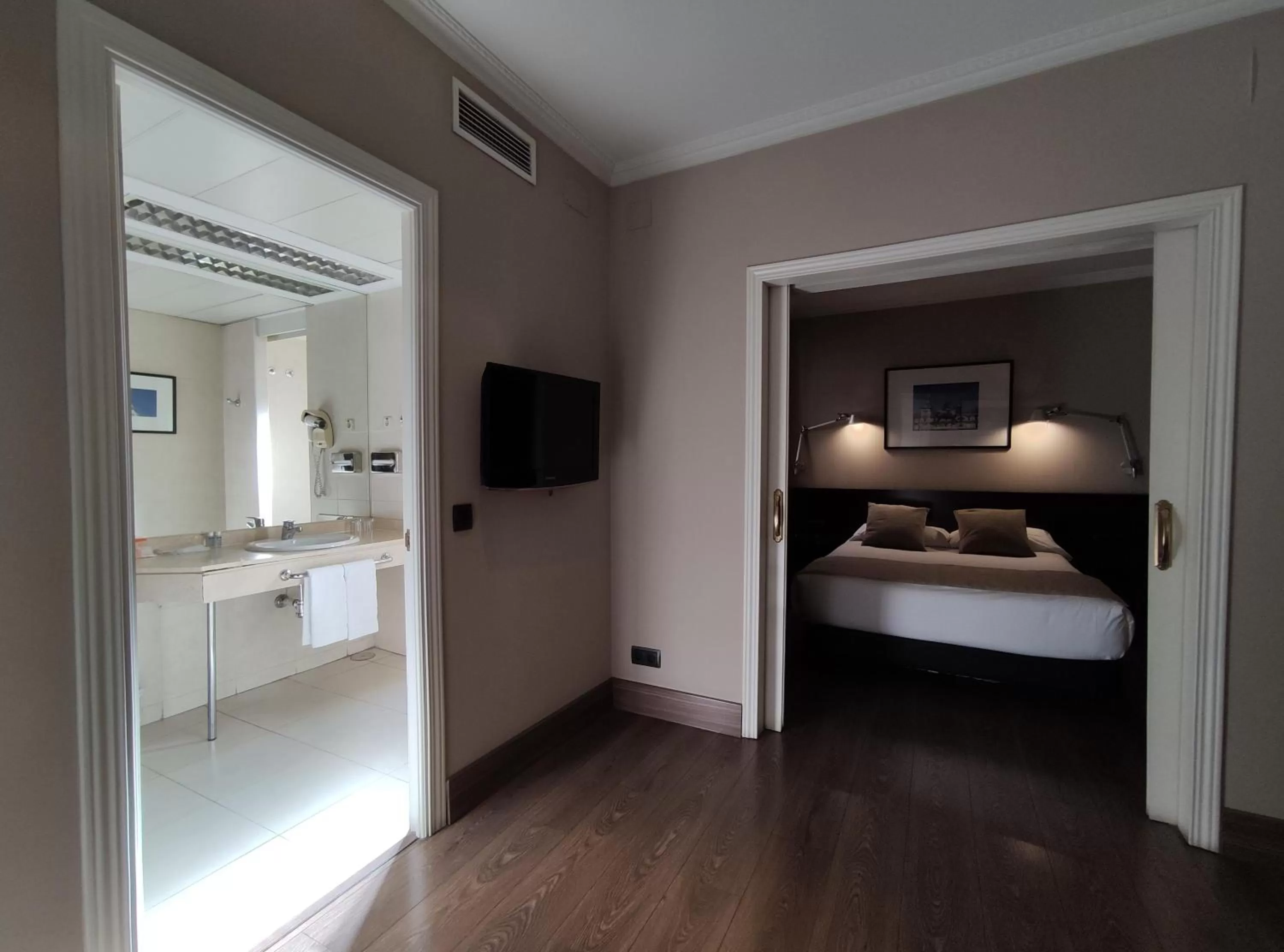 Living room, Bed in Hotel Cortezo