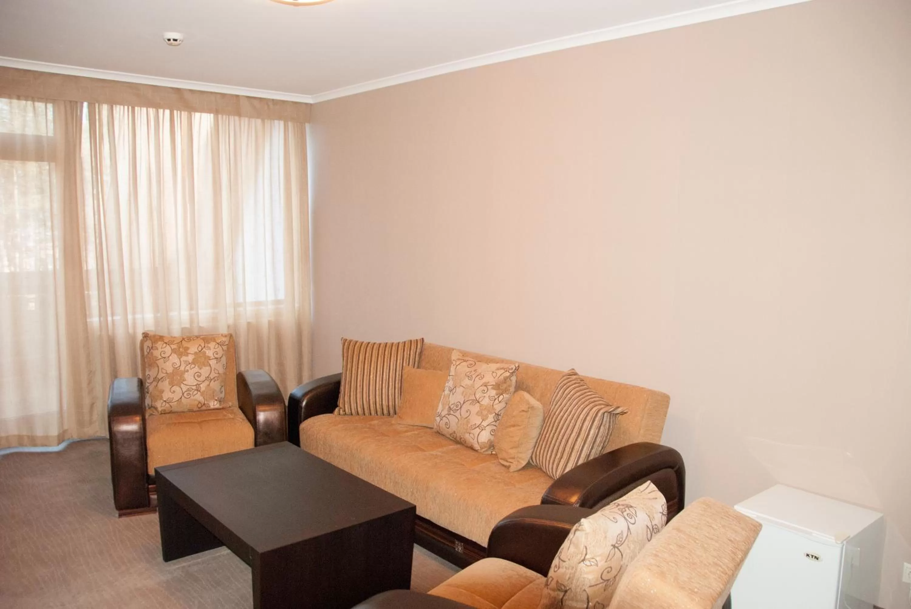 Shower, Seating Area in Everest Hotel