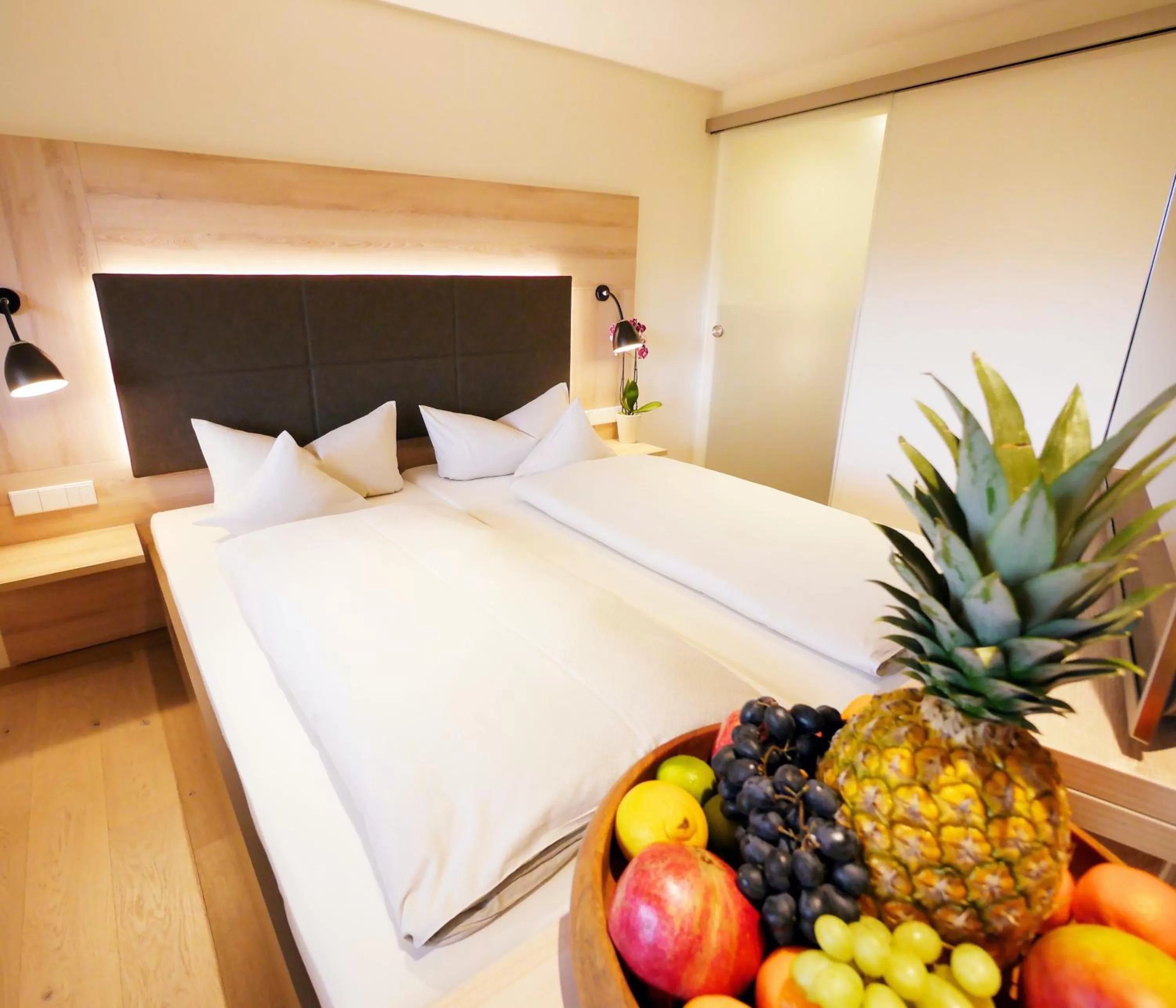 Photo of the whole room, Bed in Berghotel Zollersteighof