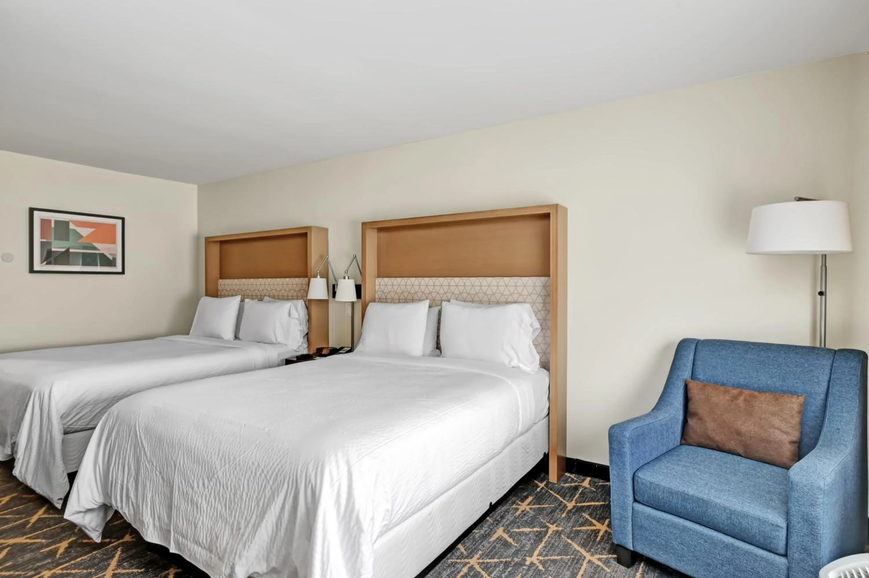 Photo of the whole room, Bed in Holiday Inn - Piscataway - Somerset by IHG