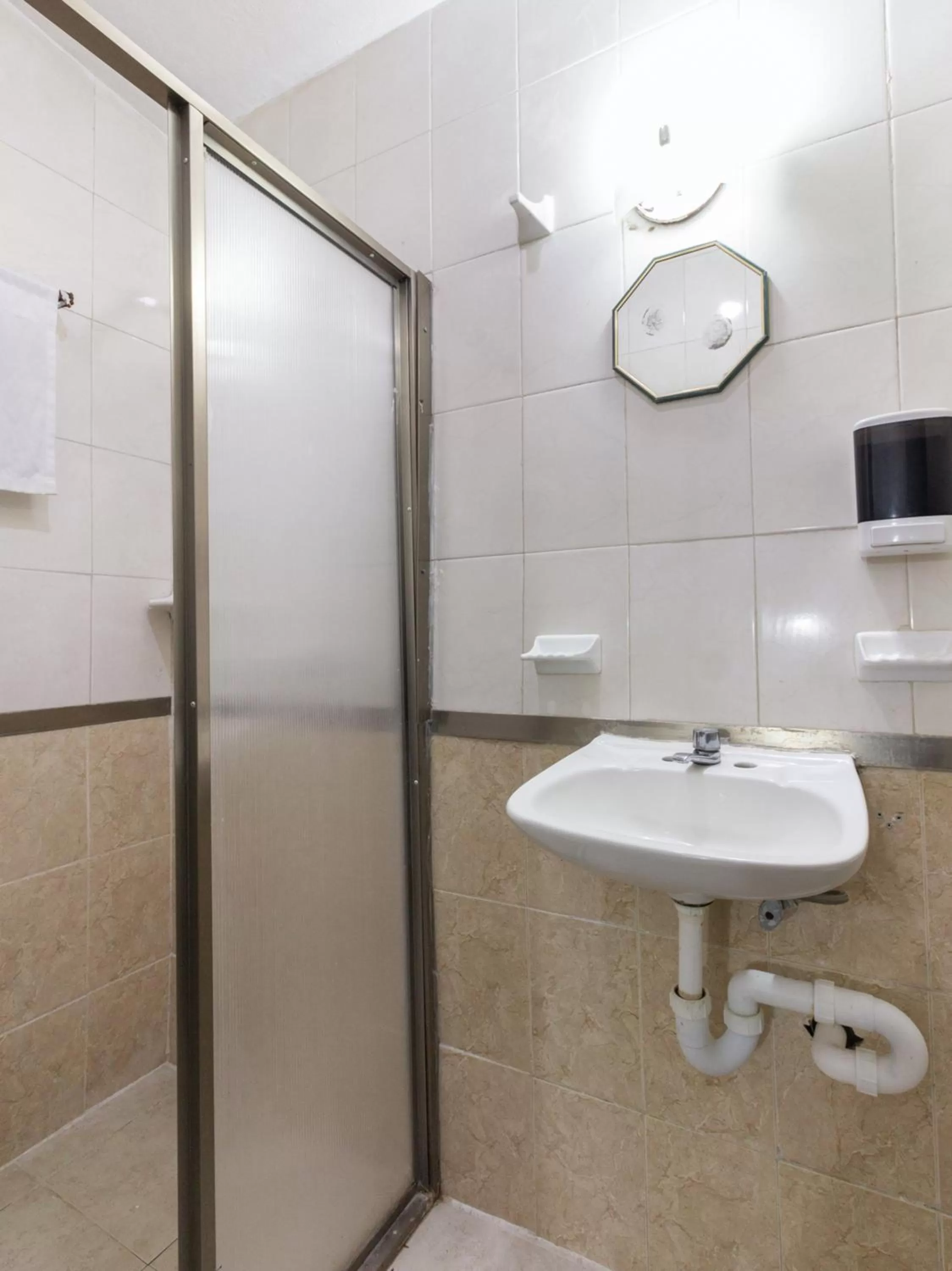 Bathroom in OYO Hotel Puesta del Sol, Santa Ana, Campeche