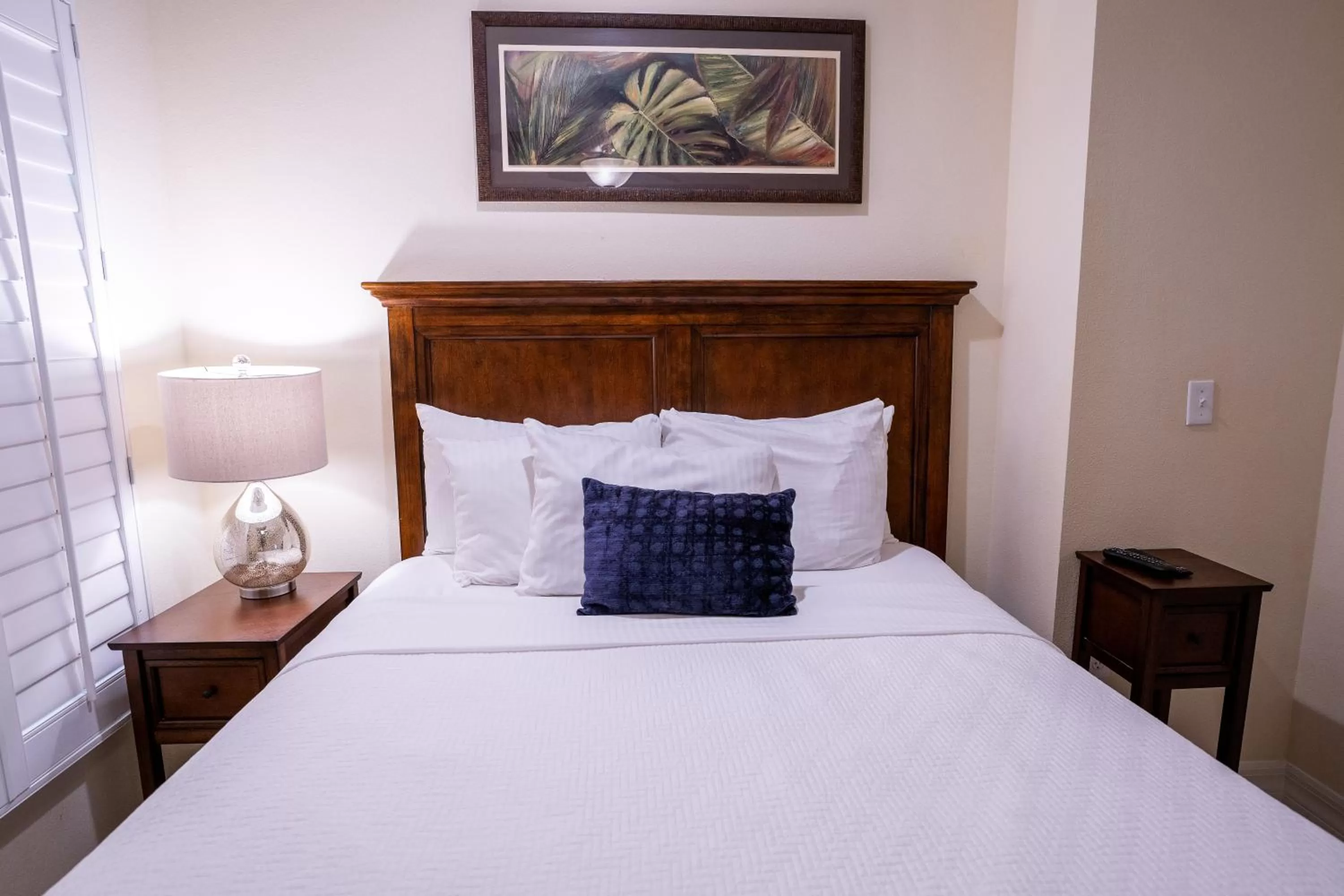 Bed in The Capri at Siesta