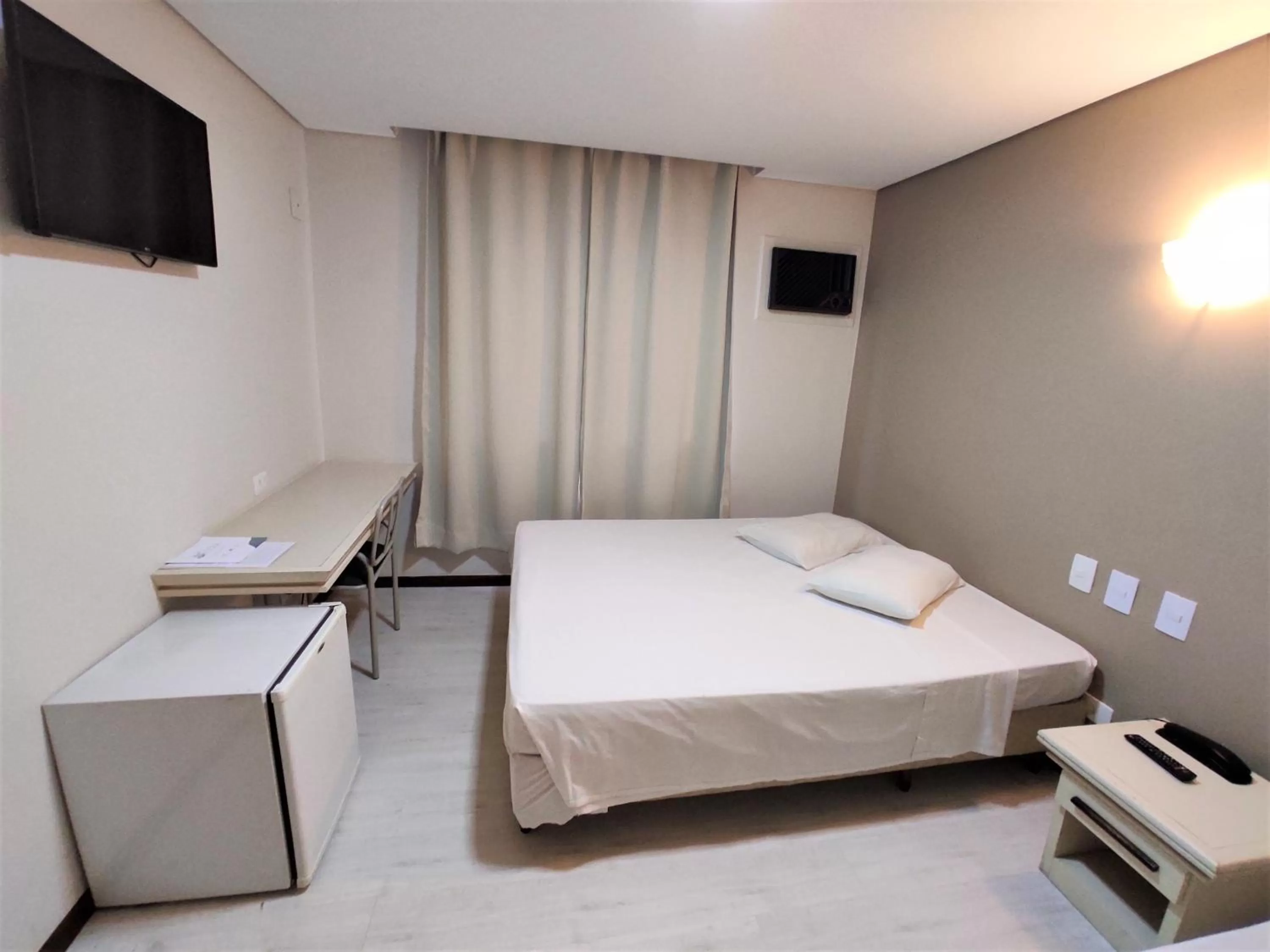 Bedroom, Bed in Granville Hotel