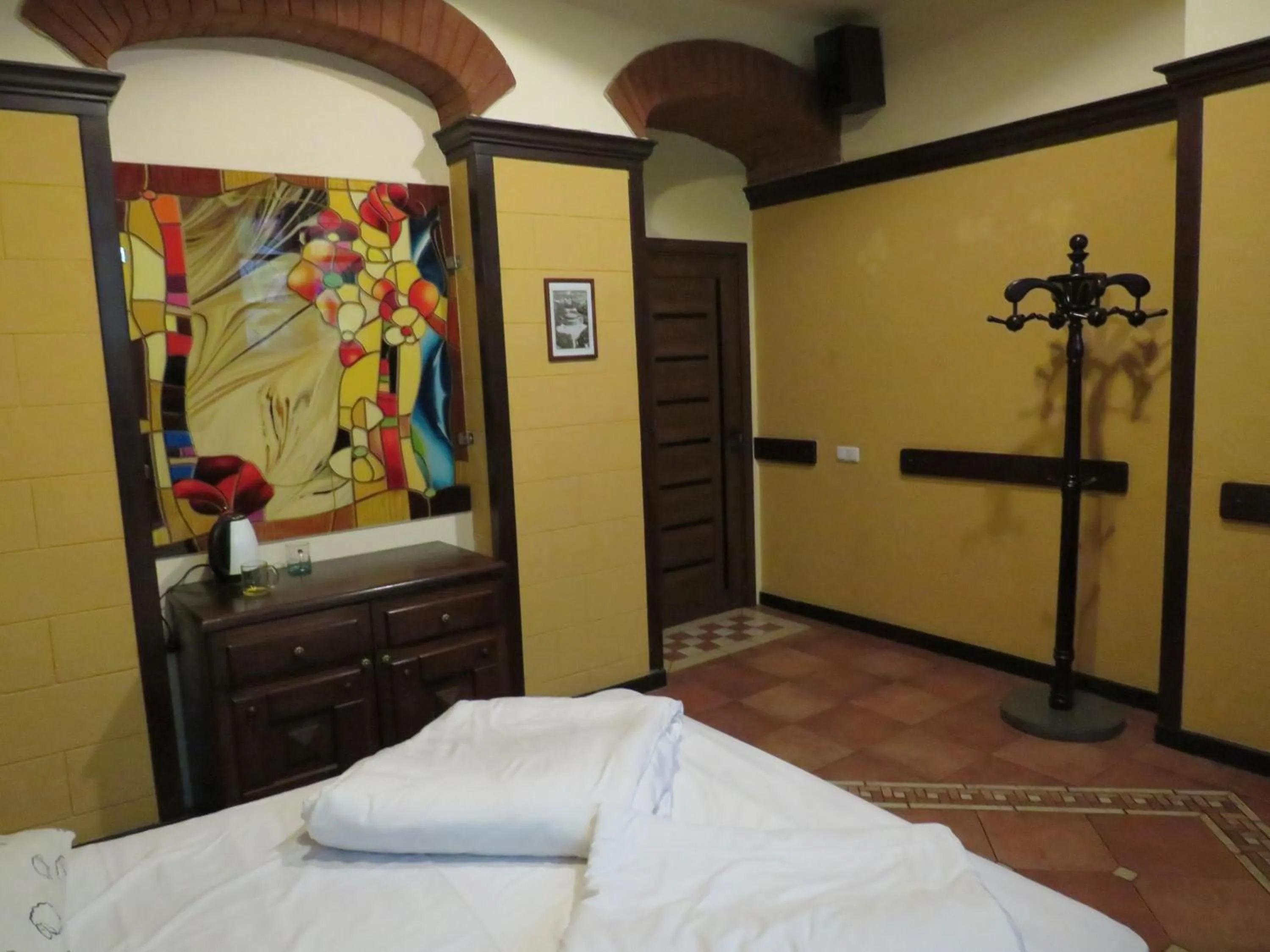 Bedroom, Bed in Hotel Jan & in the very center