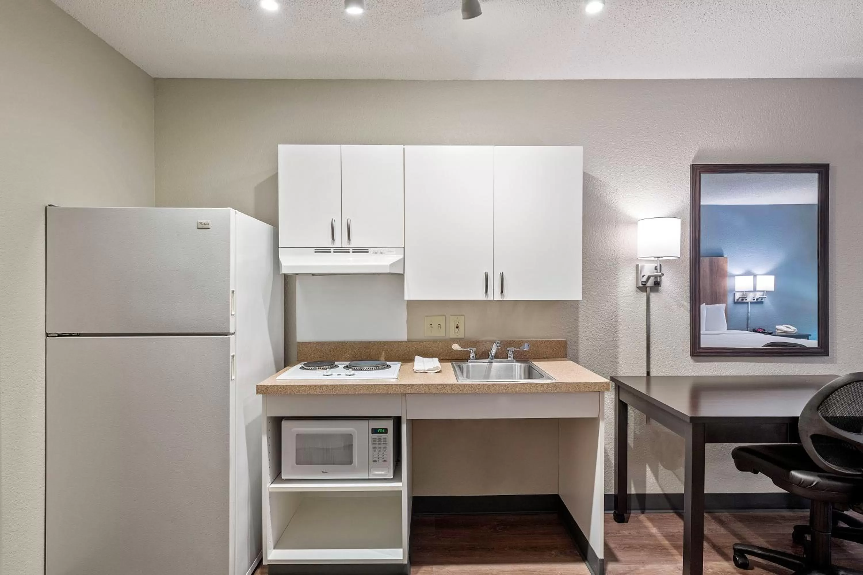 Kitchen or kitchenette in Extended Stay America Select Suites - Dallas - Lewisville