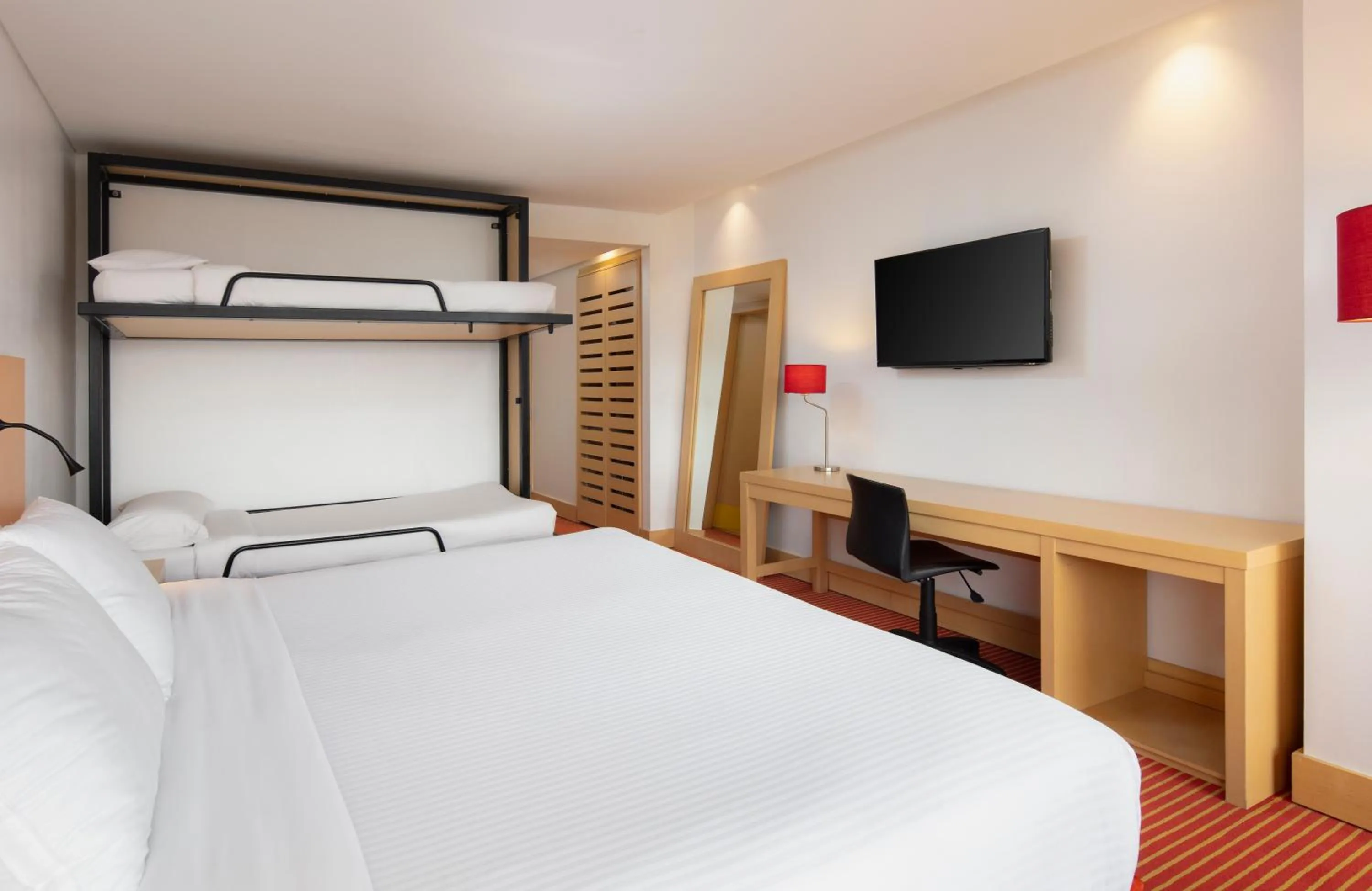 Family Room in Fairfield by Marriott Bogota Embajada