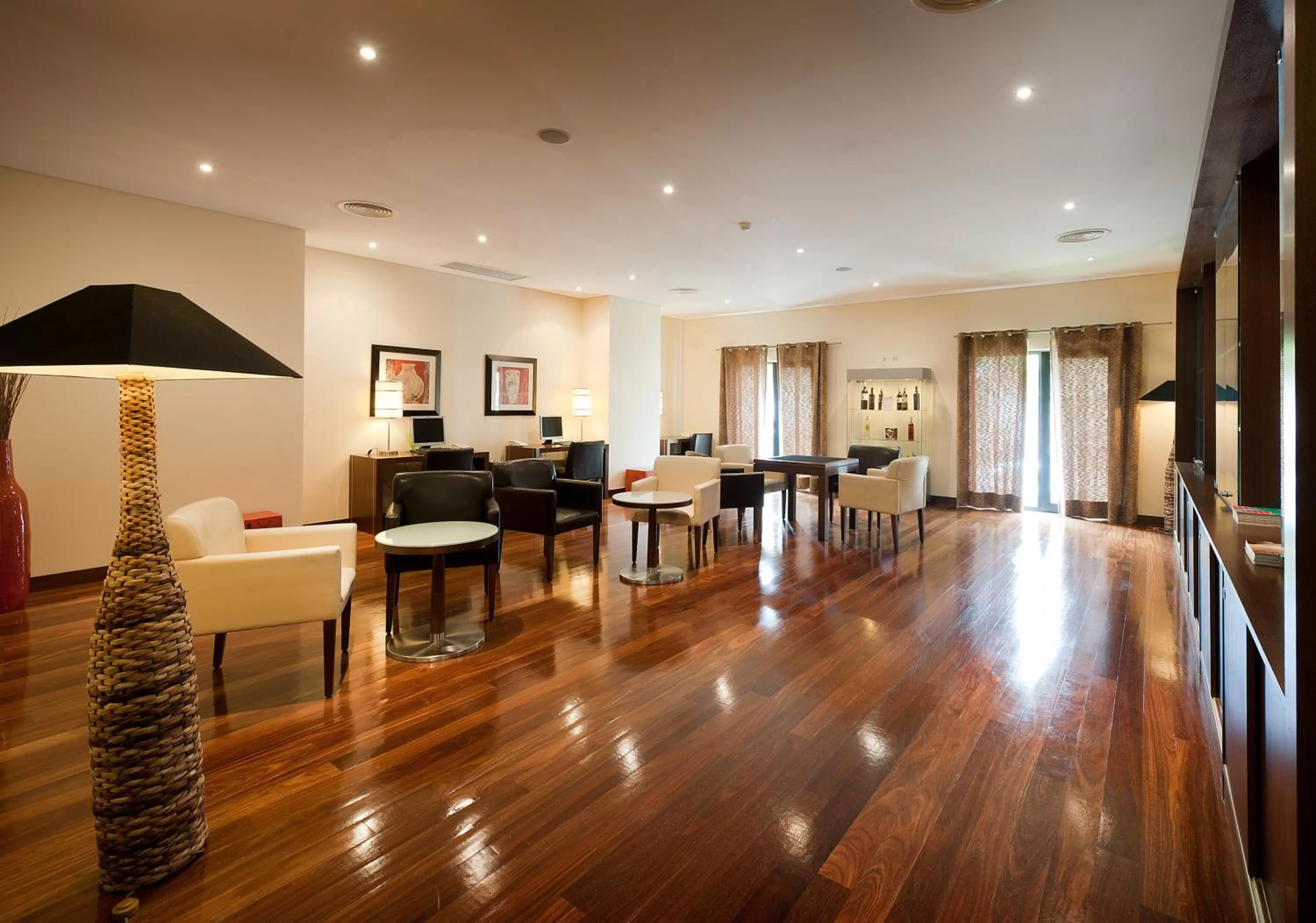 Lounge or bar in Vila Gale Santa Cruz