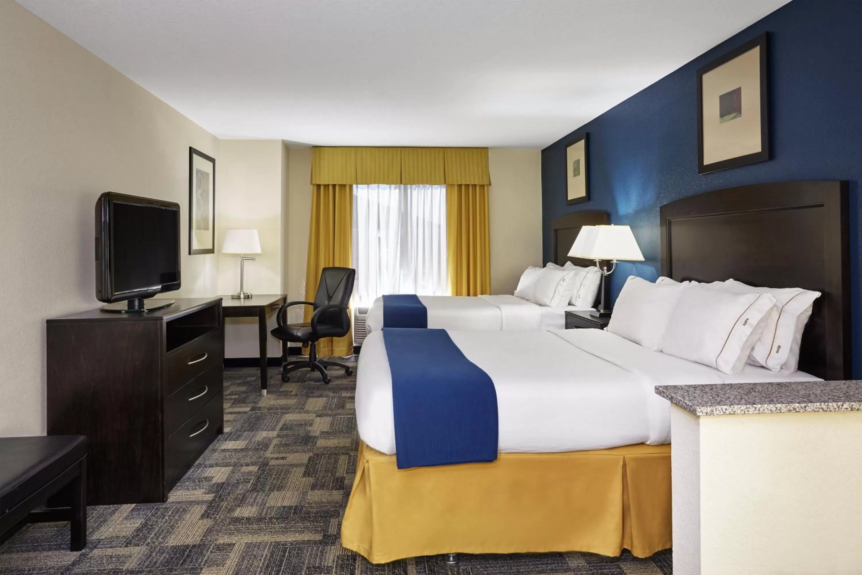Bedroom, Bed in Holiday Inn Express Pekin - Peoria Area by IHG