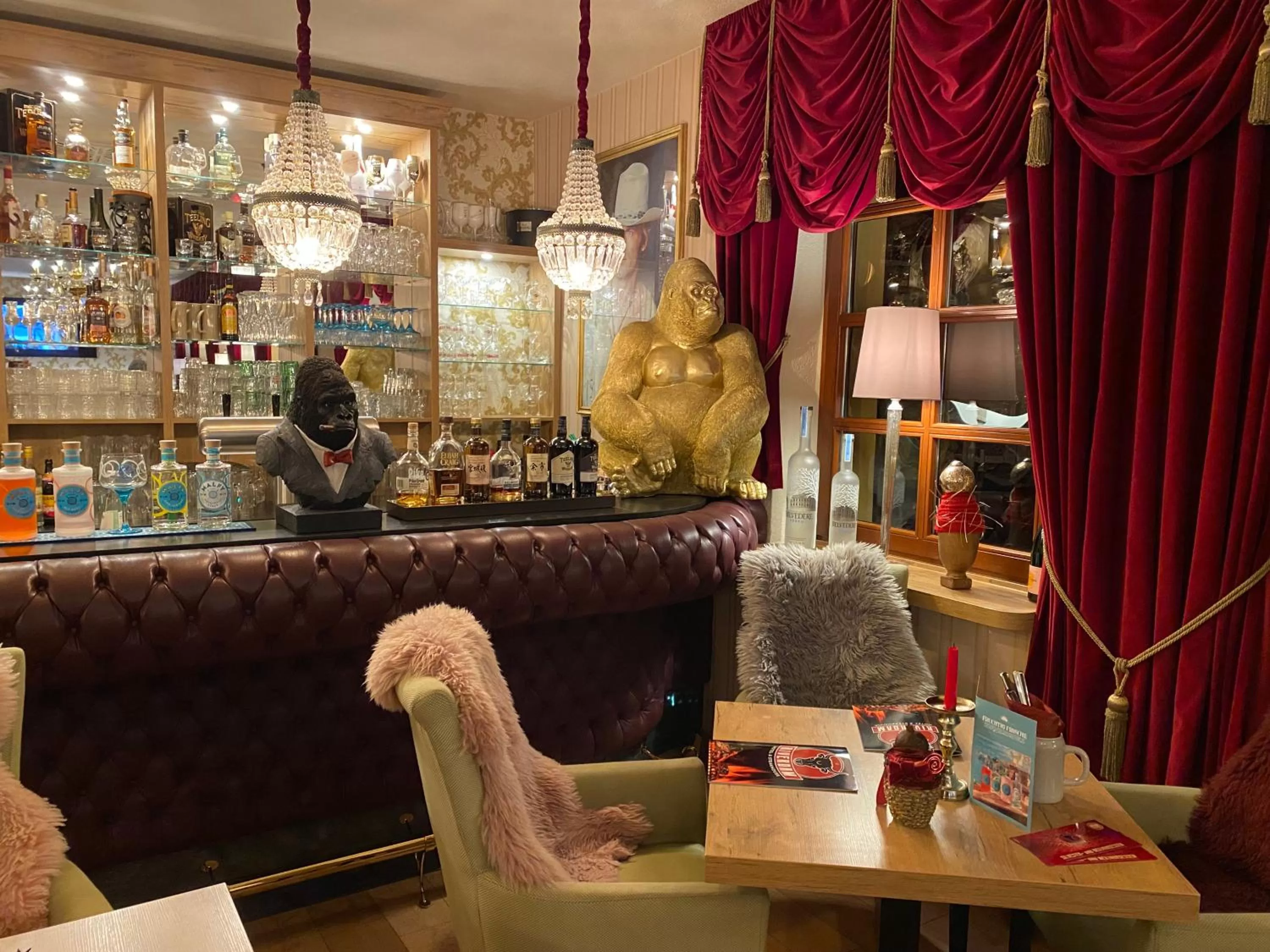 Restaurant/places to eat in Riverdam