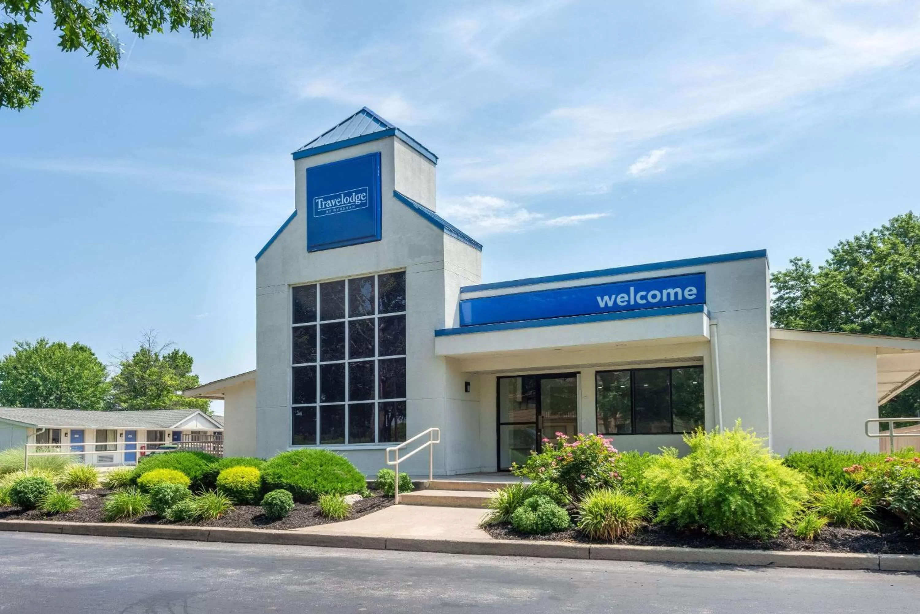 Property building in Travelodge by Wyndham Essington / Philadelphia Airport