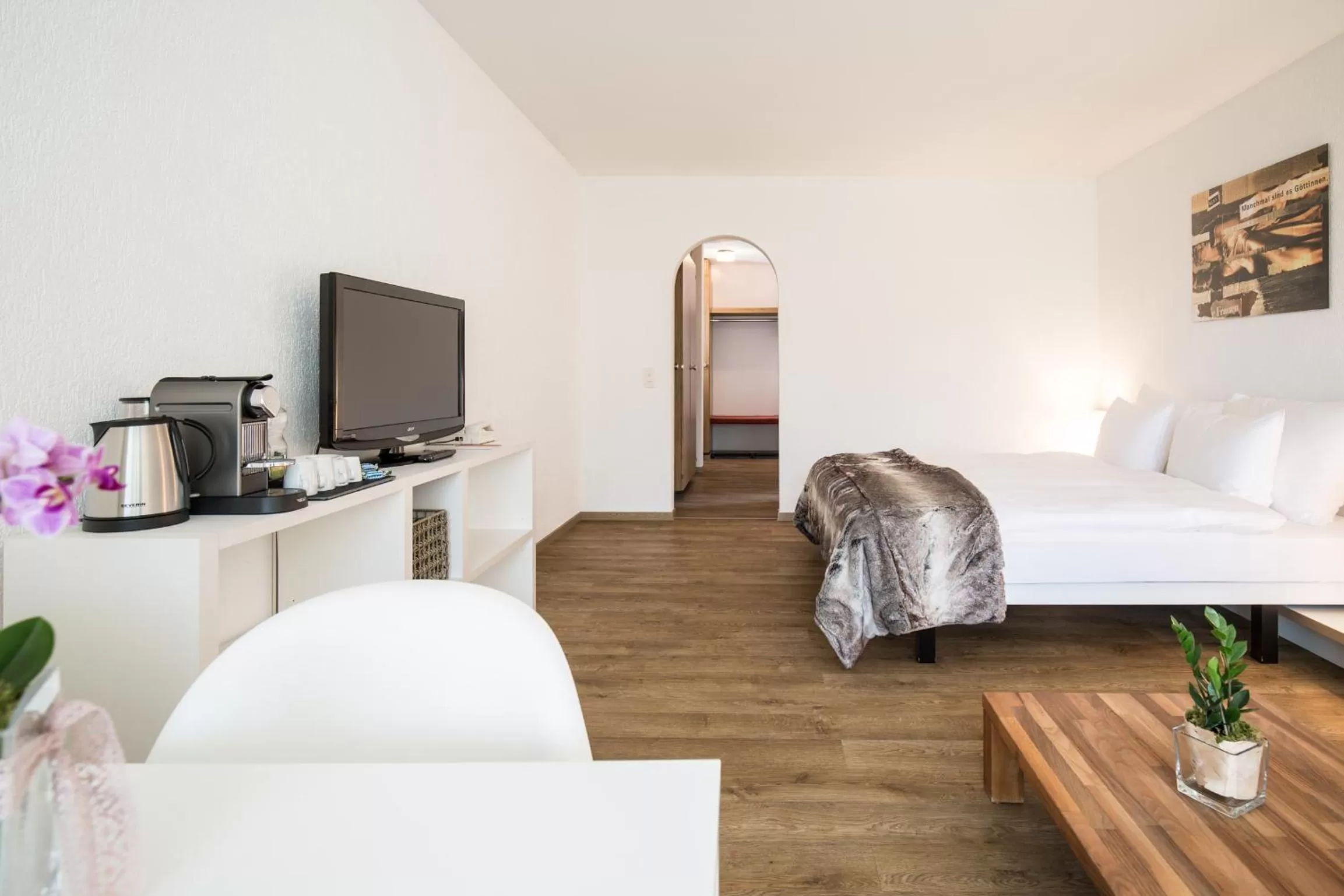 Photo of the whole room, Bed in Kurhaus Lenzerheide