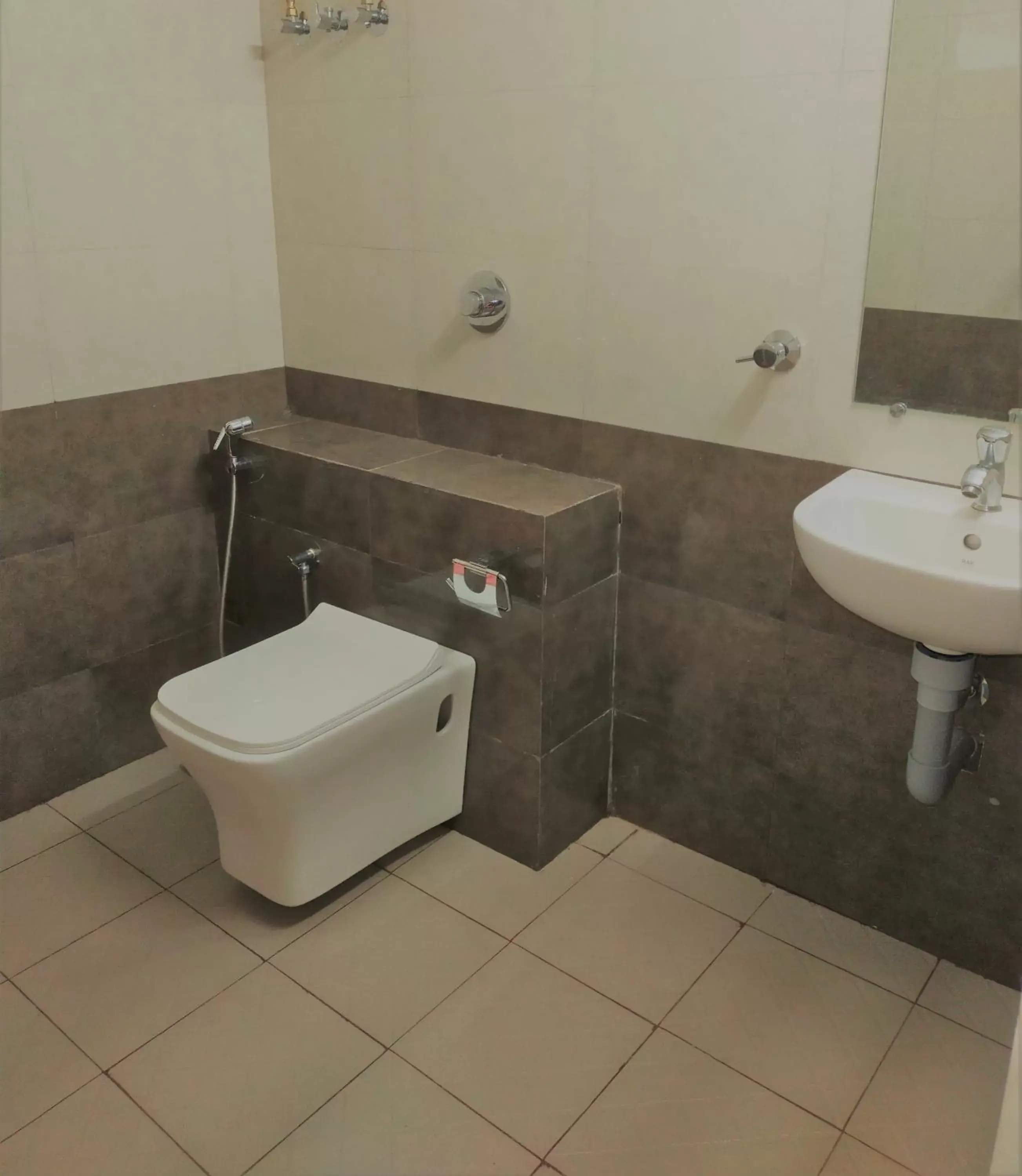 Deluxe Suite - single occupancy in Adyar Plaza Inn by RAK Rooms, Mangaluru Deluxe Suite - single occupancy in Adyar Plaza Inn by RAK Rooms, Mangaluru