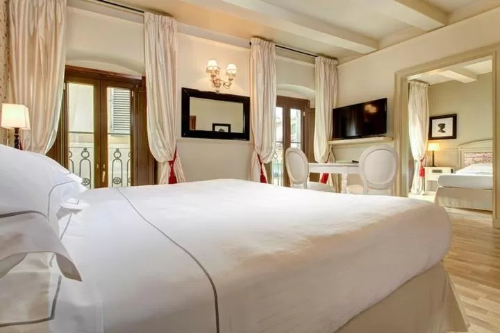 Deluxe Double or Twin Room with City View in Grand Hotel Cavour