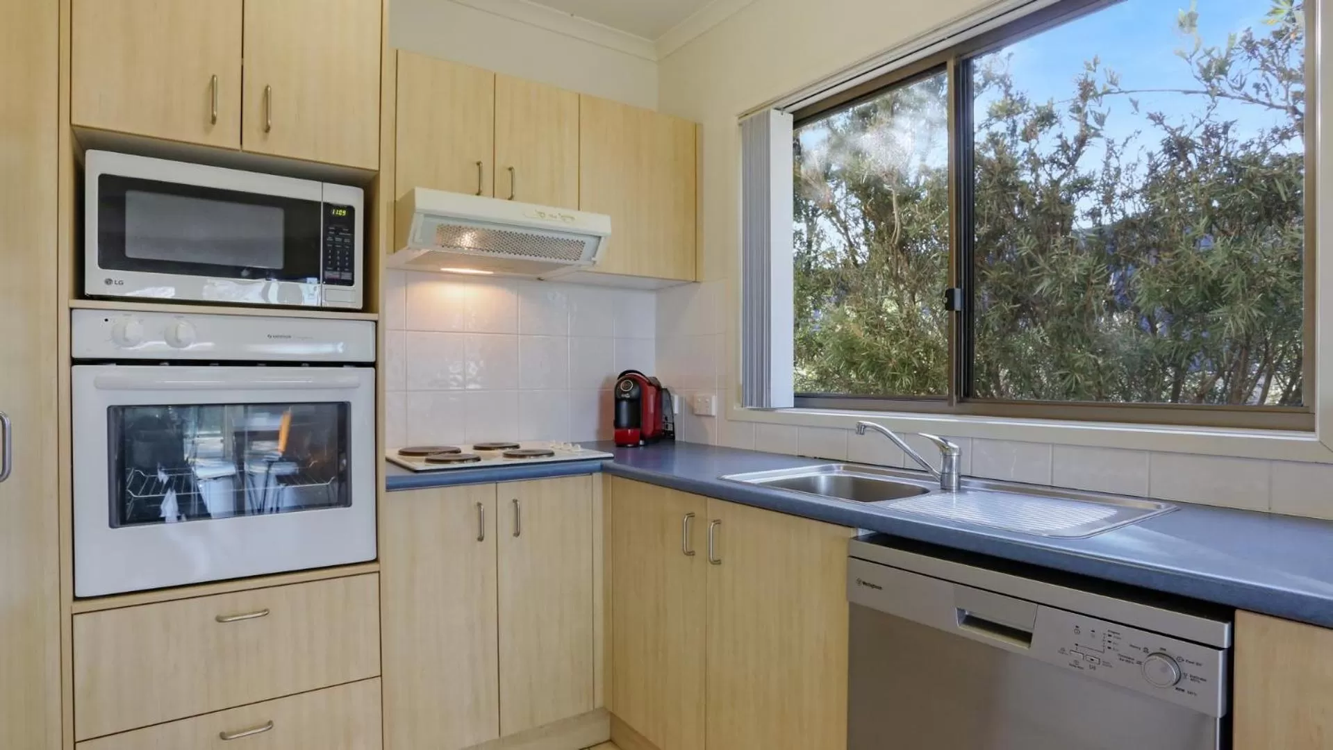 Kitchen or kitchenette in Sorrento Apartments Merimbula