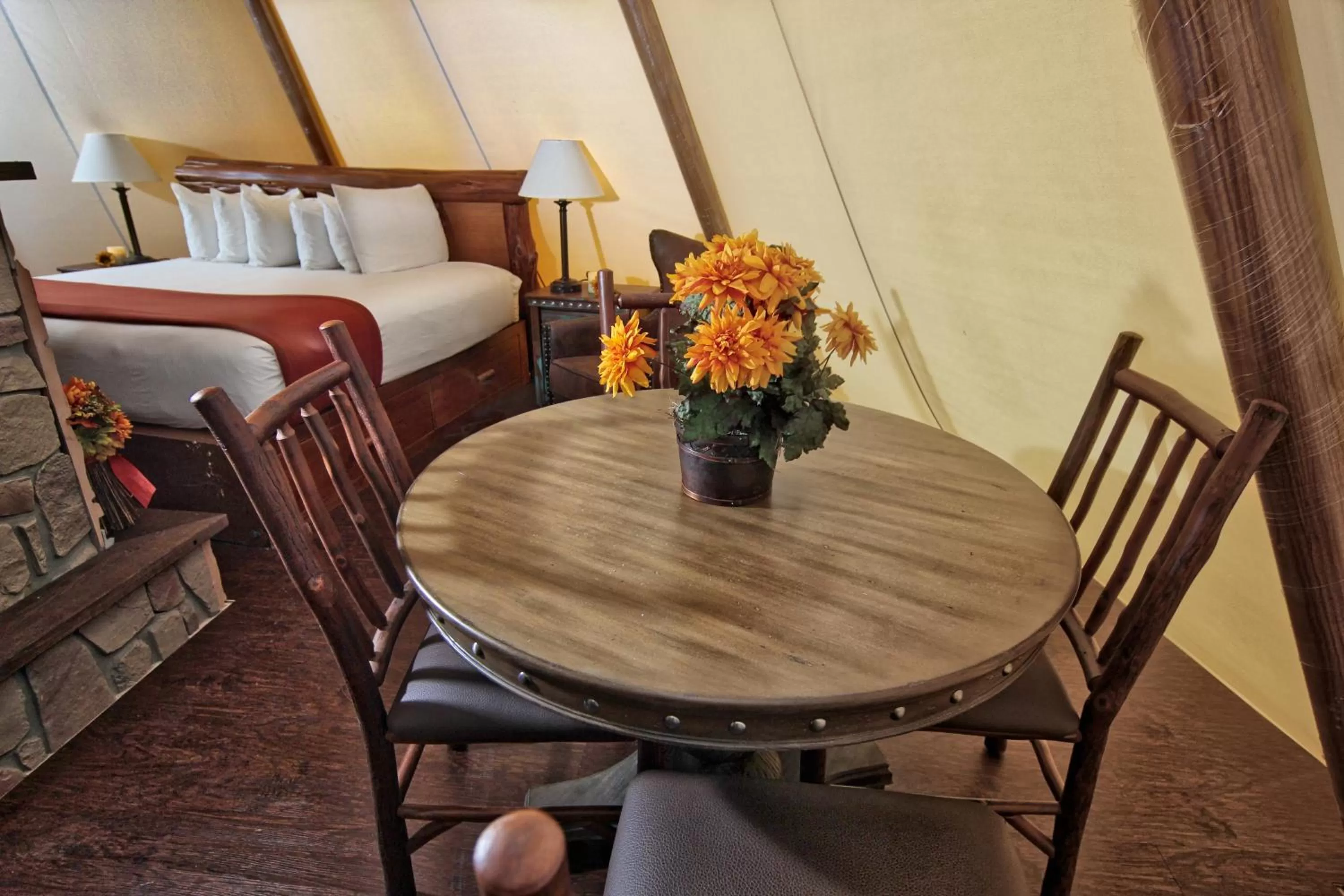 Dining area, Bed in Westgate River Ranch Resort & Rodeo