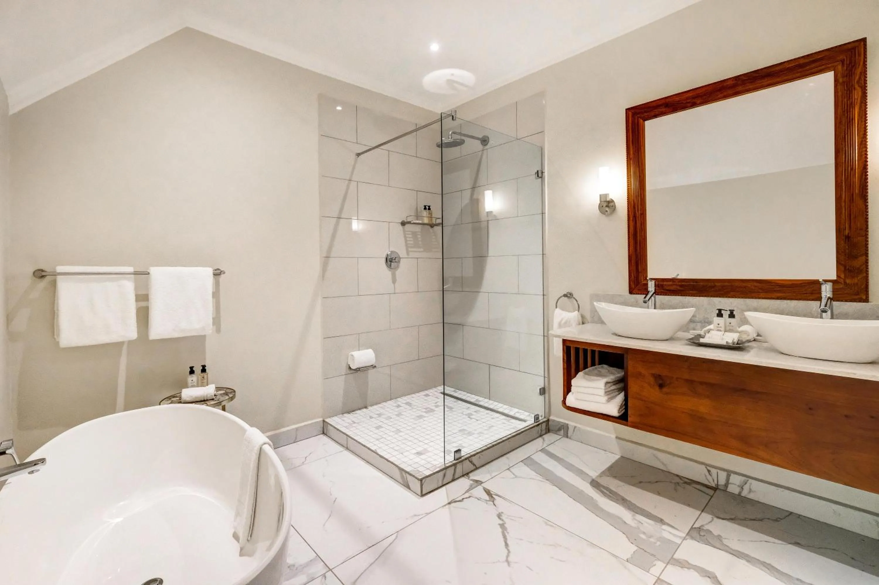 Bathroom in Ilala Lodge Hotel