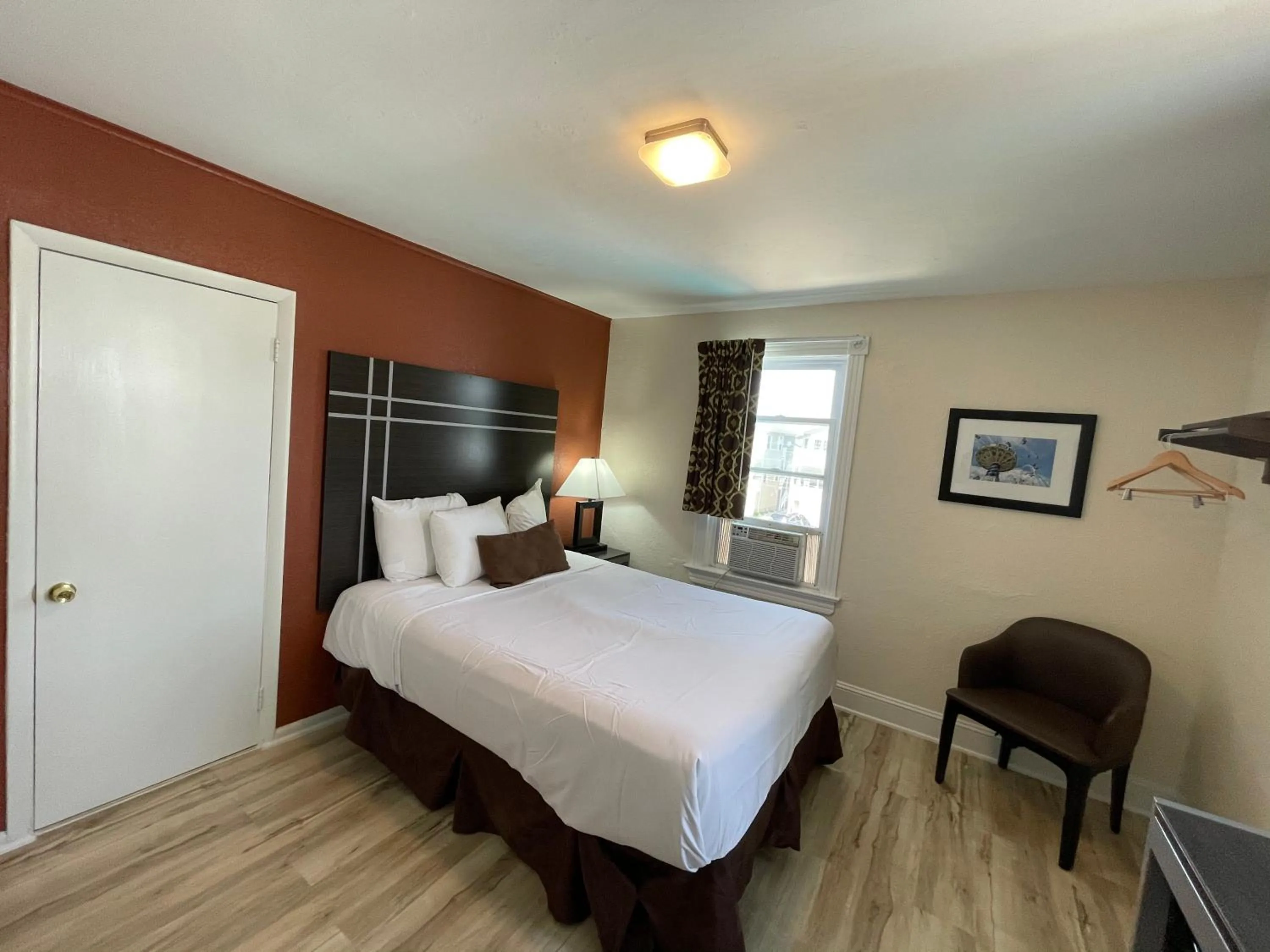 Bed in Wildwood Inn Hotel Travelodge Beach & Boardwalk