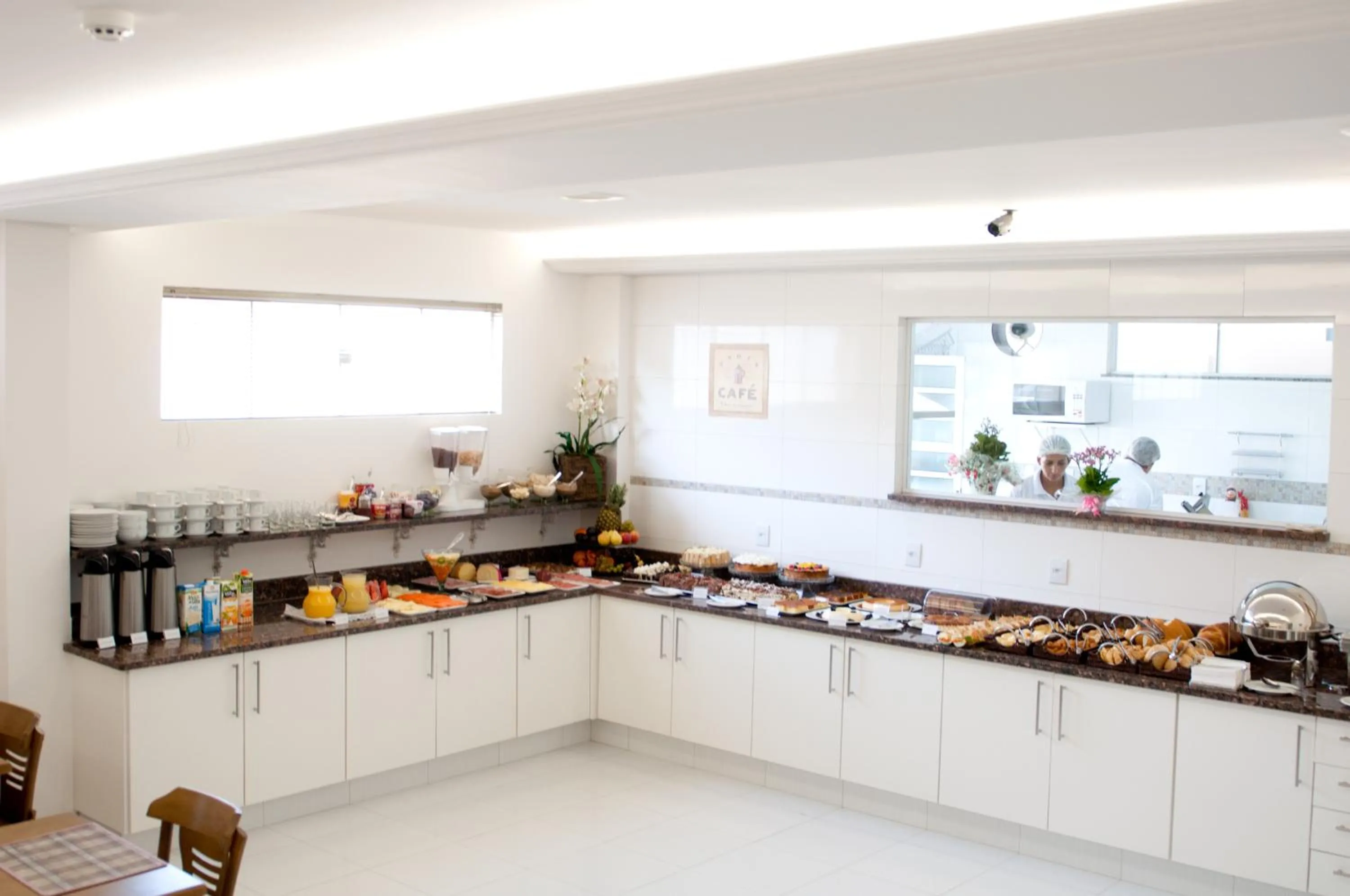 Restaurant/places to eat in Hotel Roari