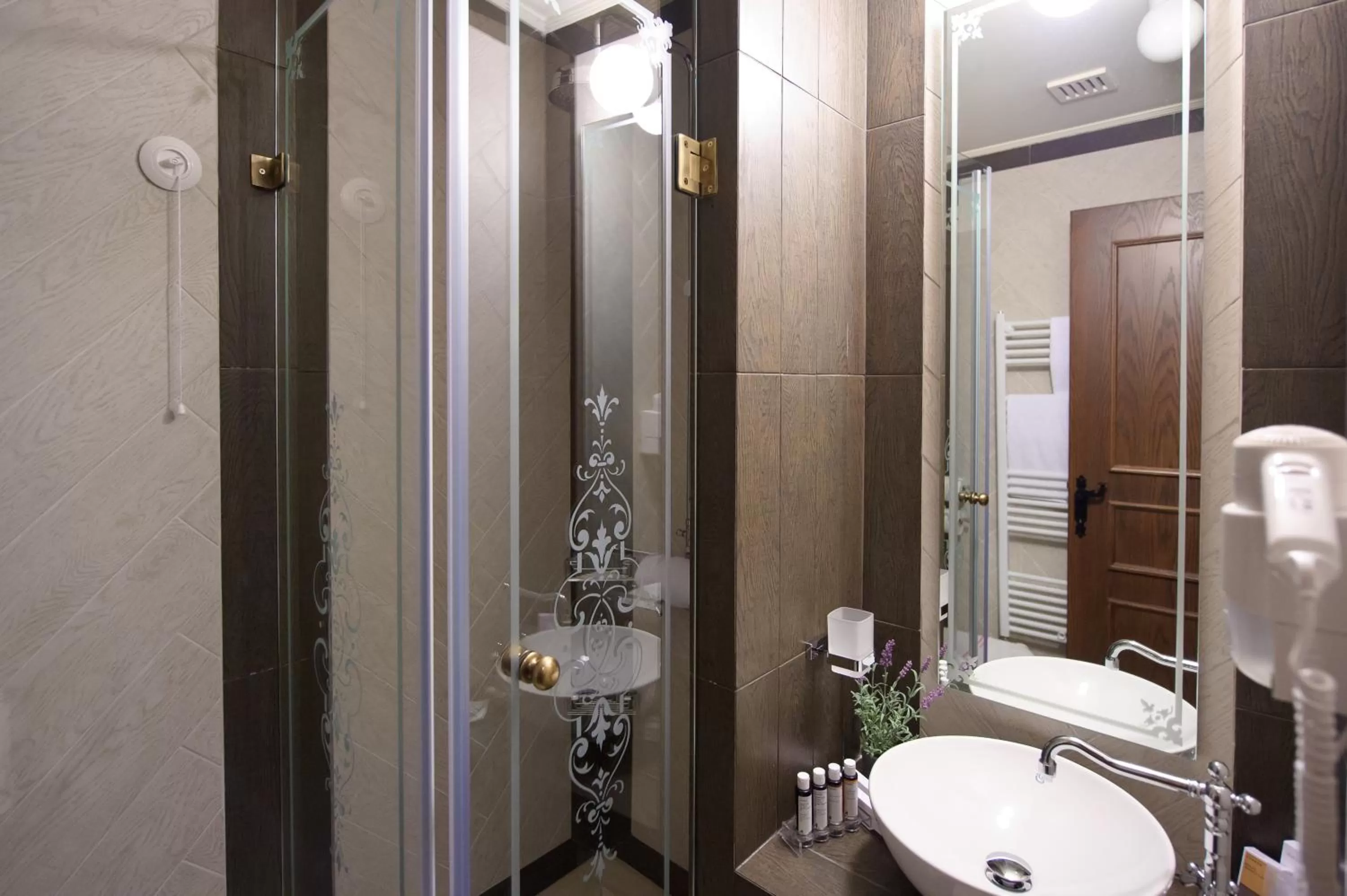 Bathroom in Orologopoulos Mansion Luxury Hotel