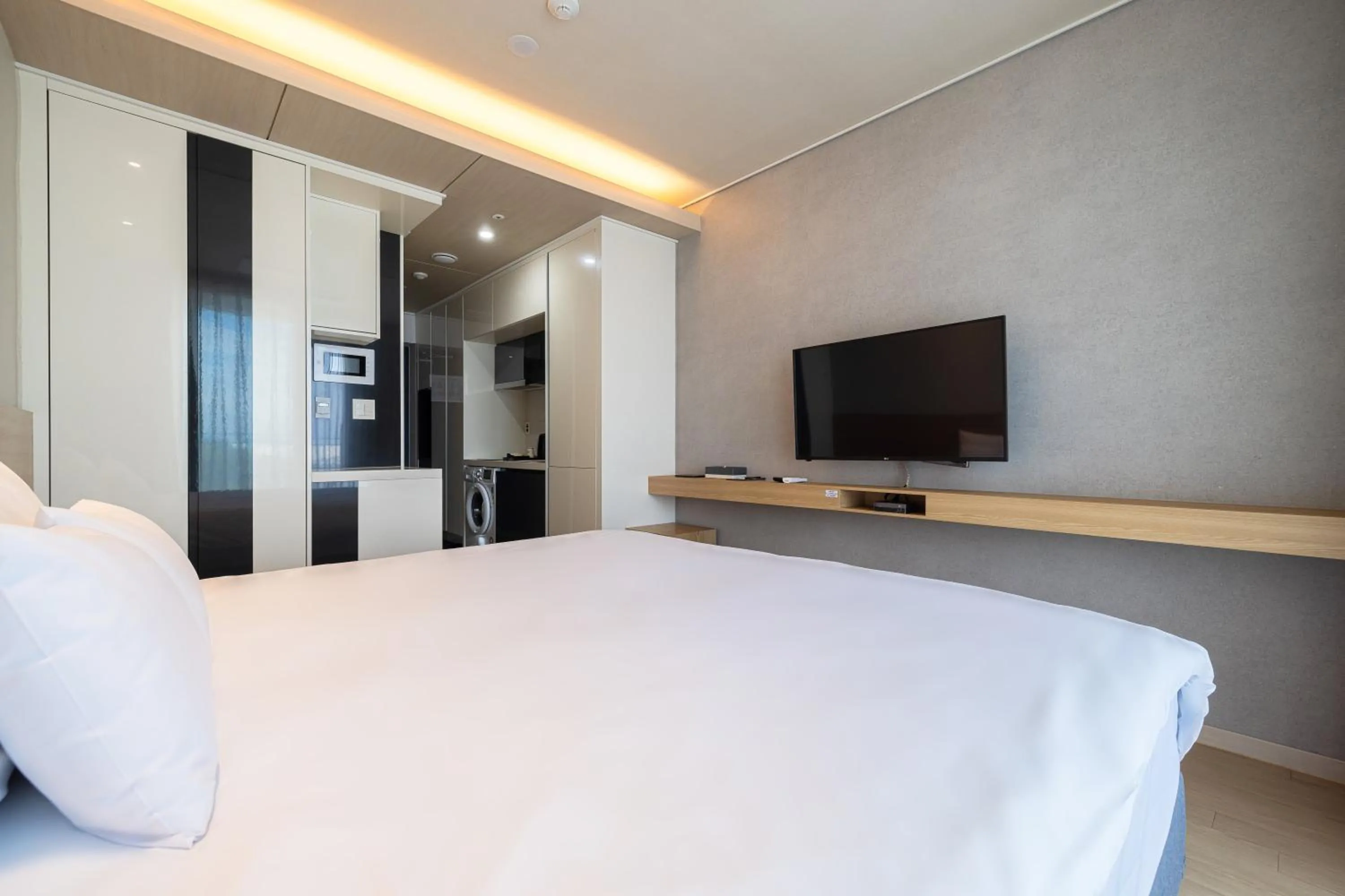 Bed in Ocean Soleview Hotel