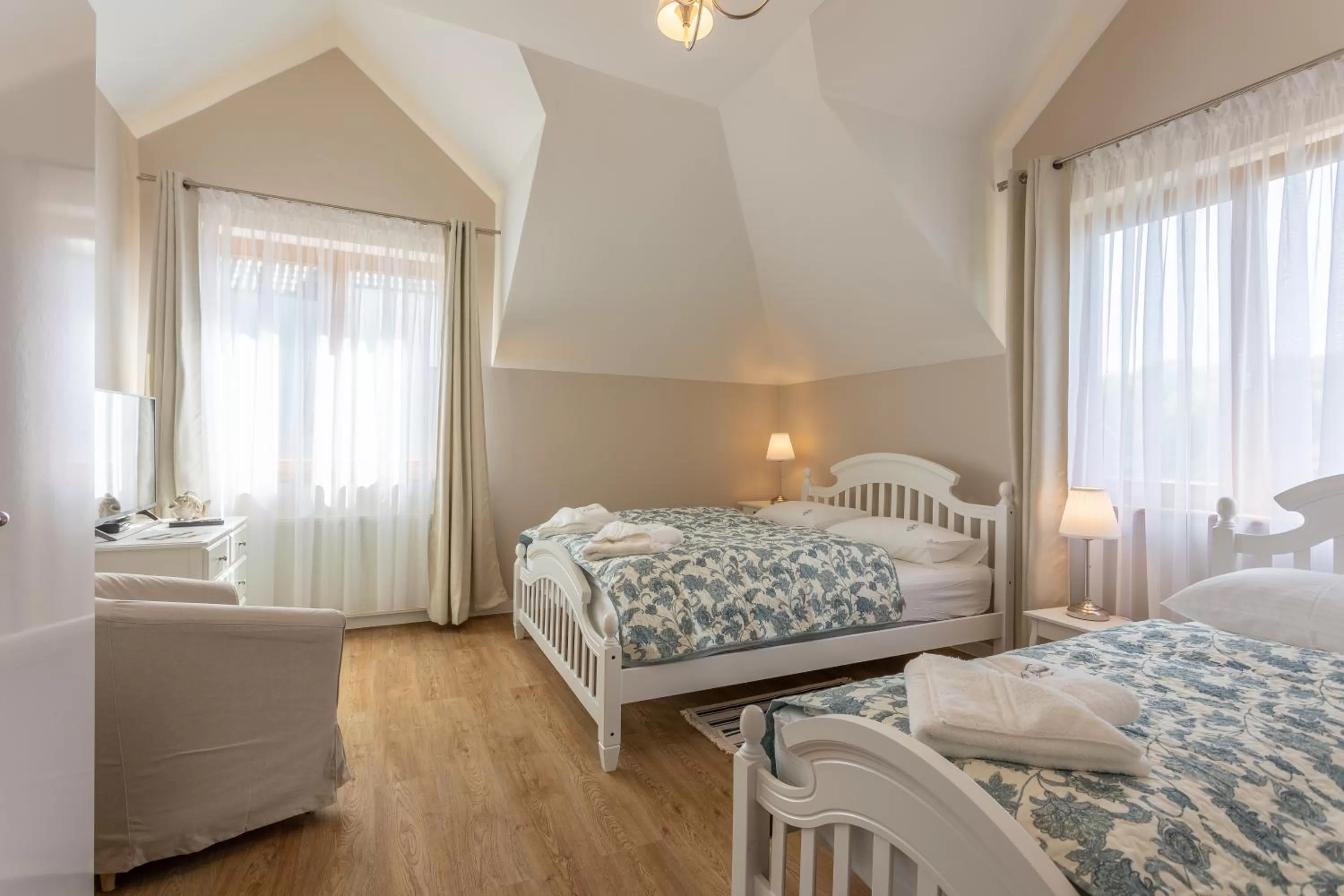 Bed in Willa 4 Pory Roku & Uznam