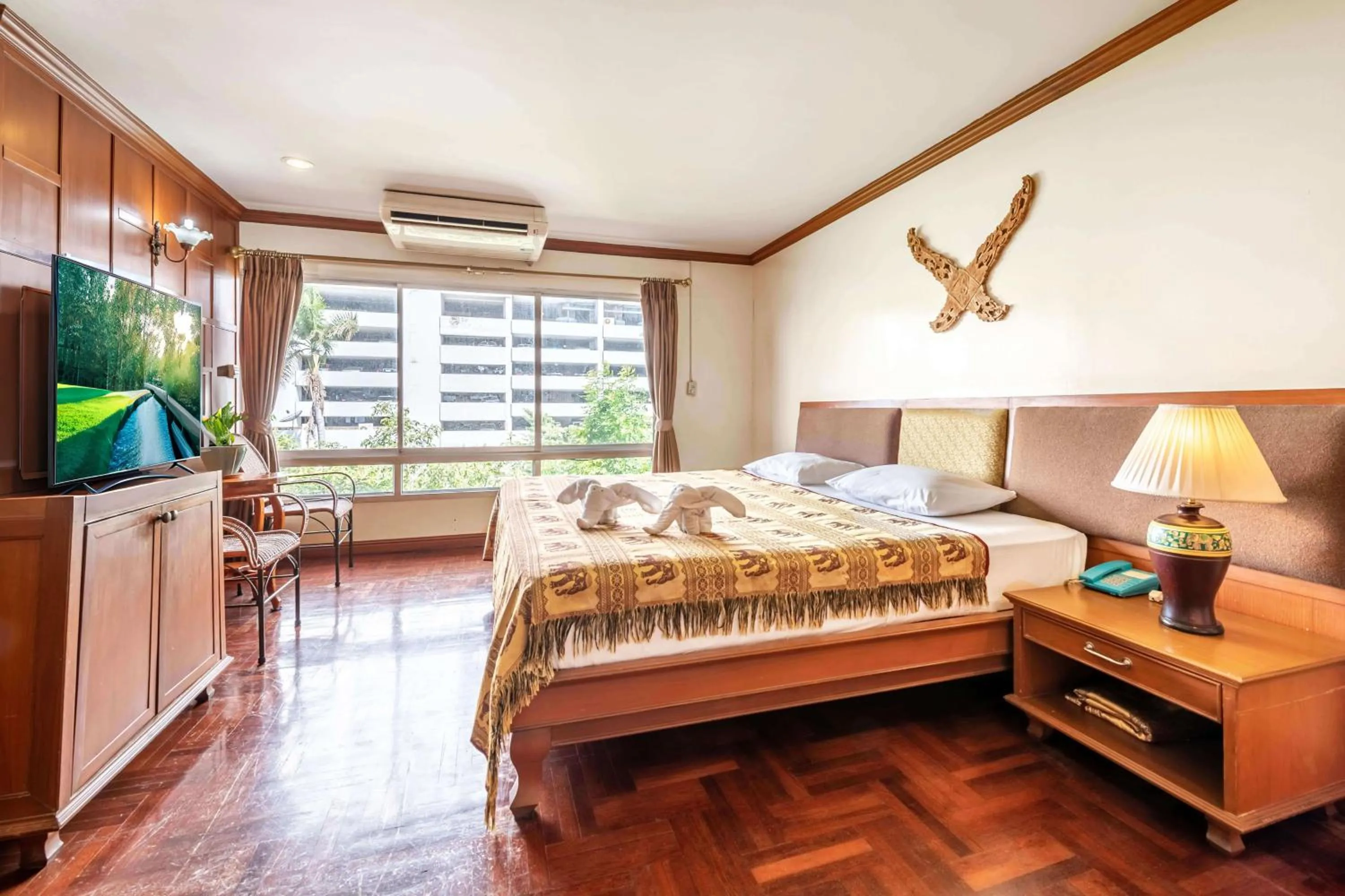 Photo of the whole room, Bed in Royal Ivory Sukhumvit Nana