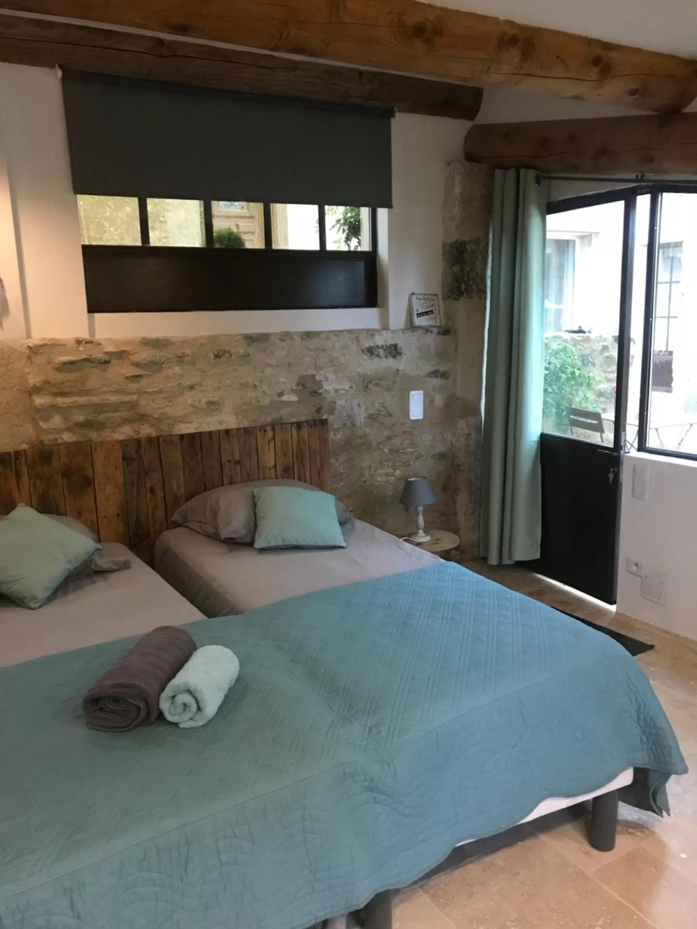 Bedroom, Bed in Bastide Bellugue Maison d'hôtes réseau Bienvenue à La Ferme à 3 minutes de Lourmarin