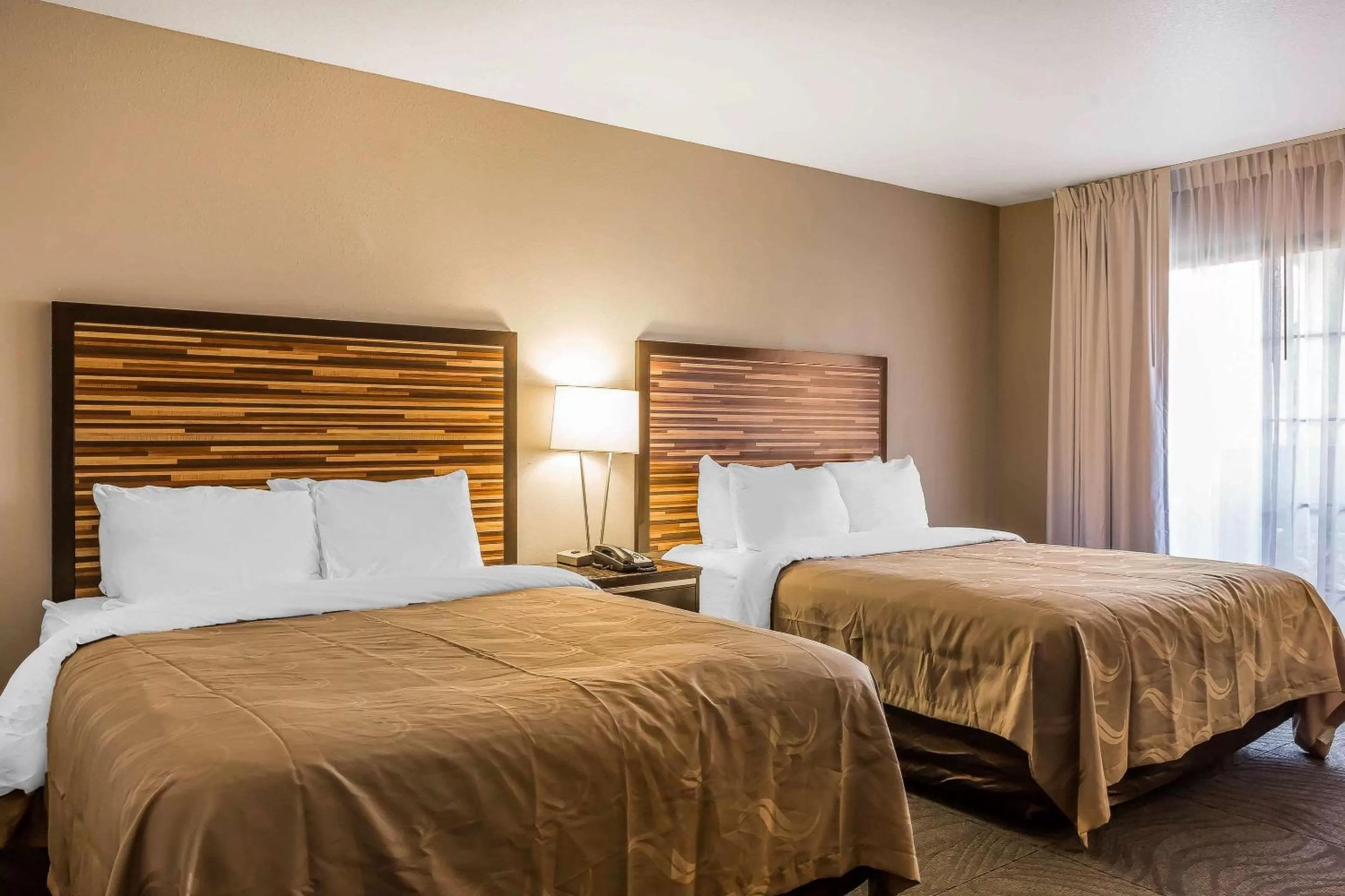 Photo of the whole room, Bed in Quality Inn Fallbrook I-15