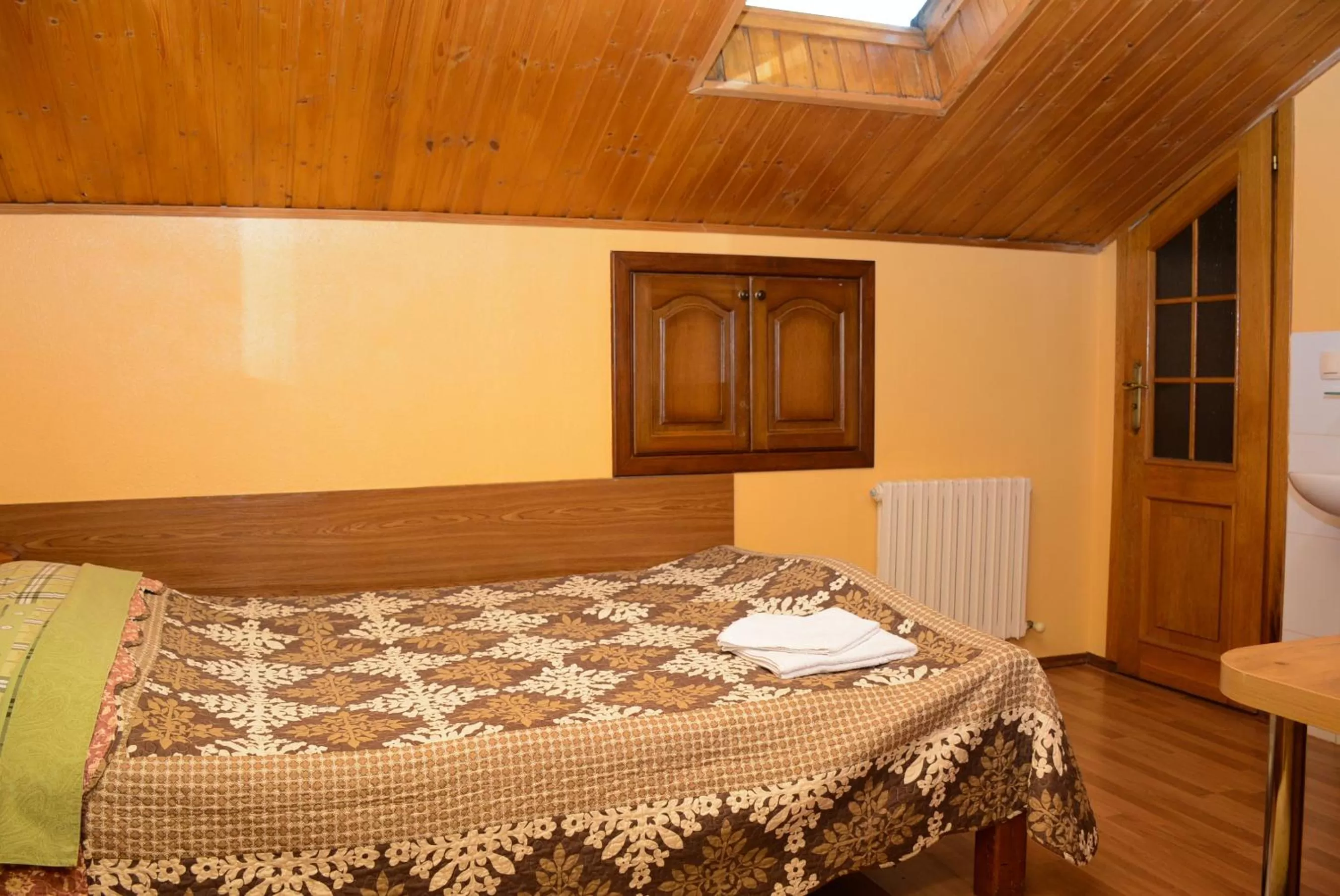Property building, Bed in Bazar Motel