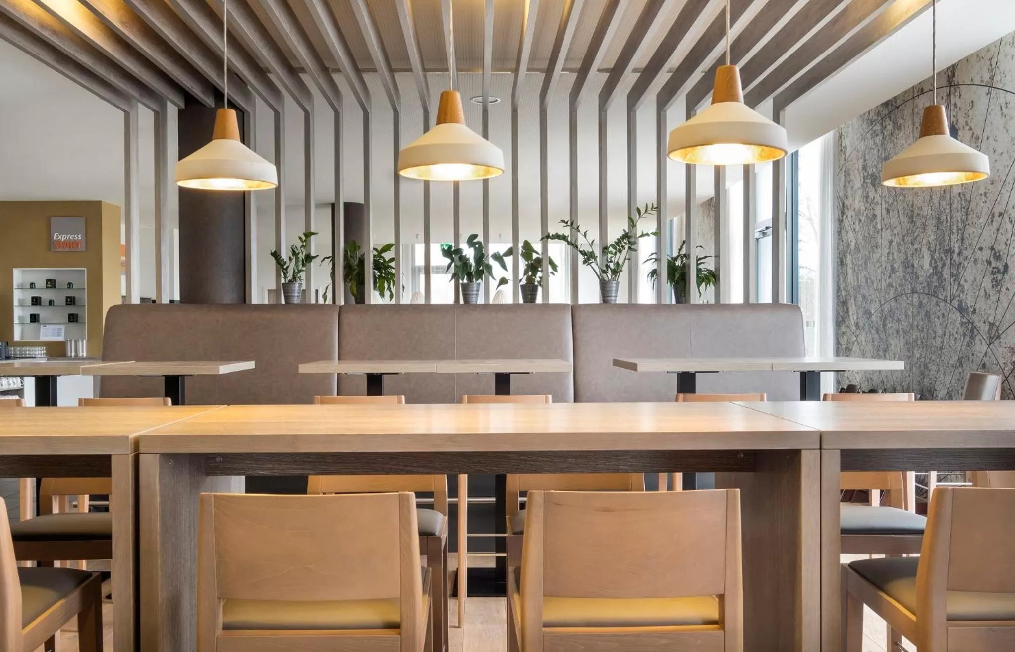 Lounge or bar in Holiday Inn Express Friedrichshafen by IHG