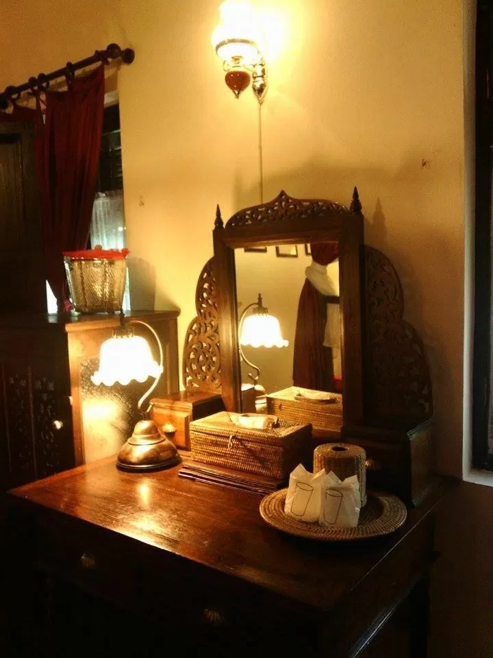 Decorative detail in Tri Yaan Na Ros Colonial House