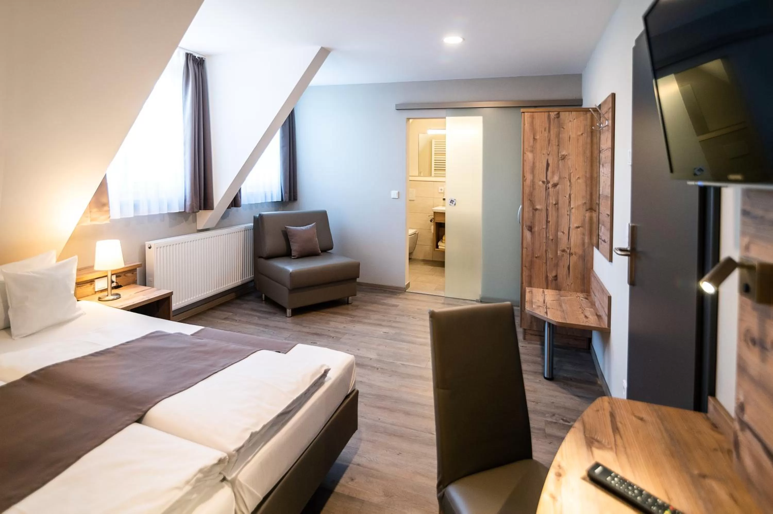 Property building, Bed in Hotel-Gasthof Neue Post