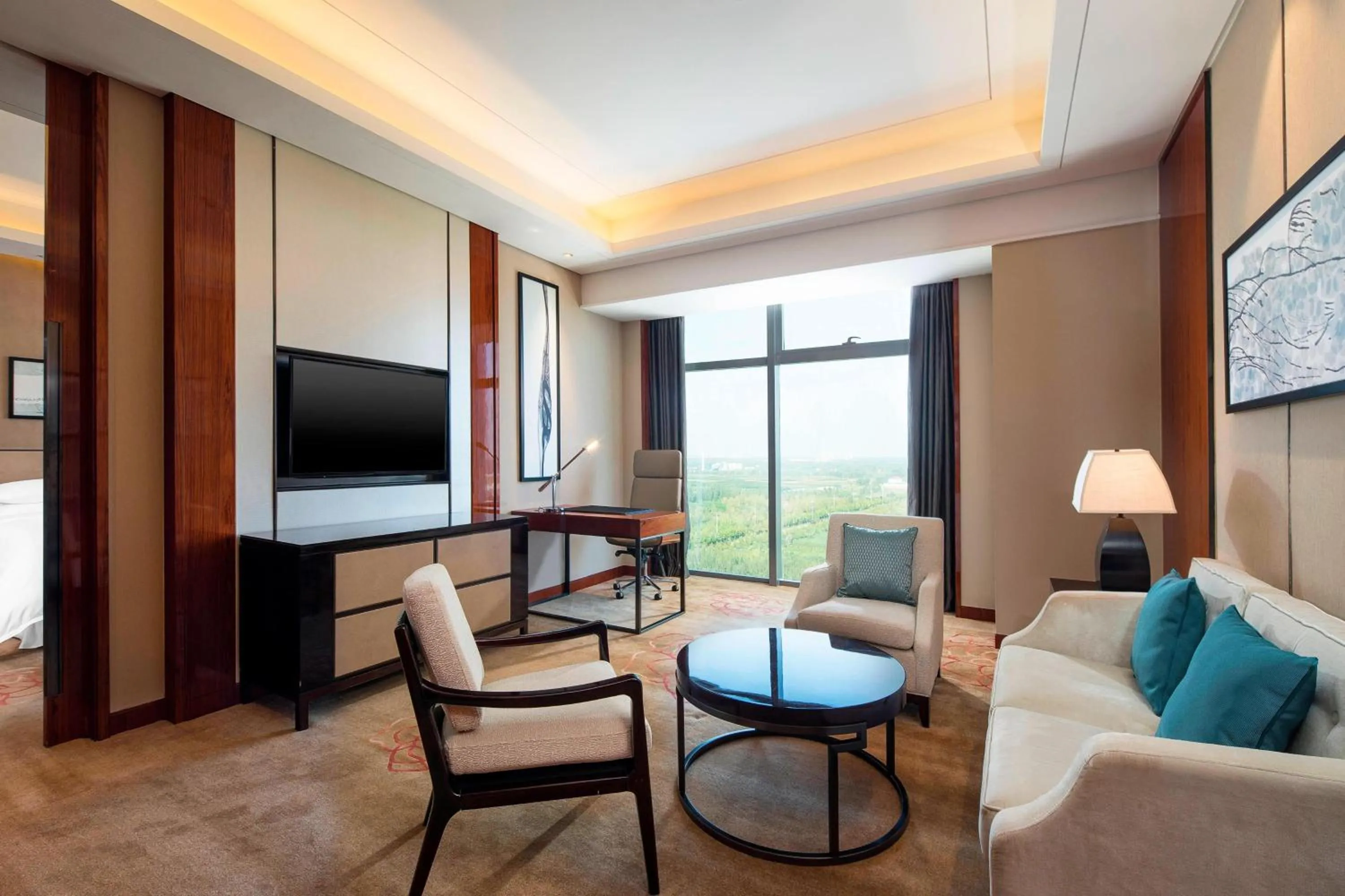 Bedroom, Seating Area in Sheraton Langfang Chaobai River Hotel